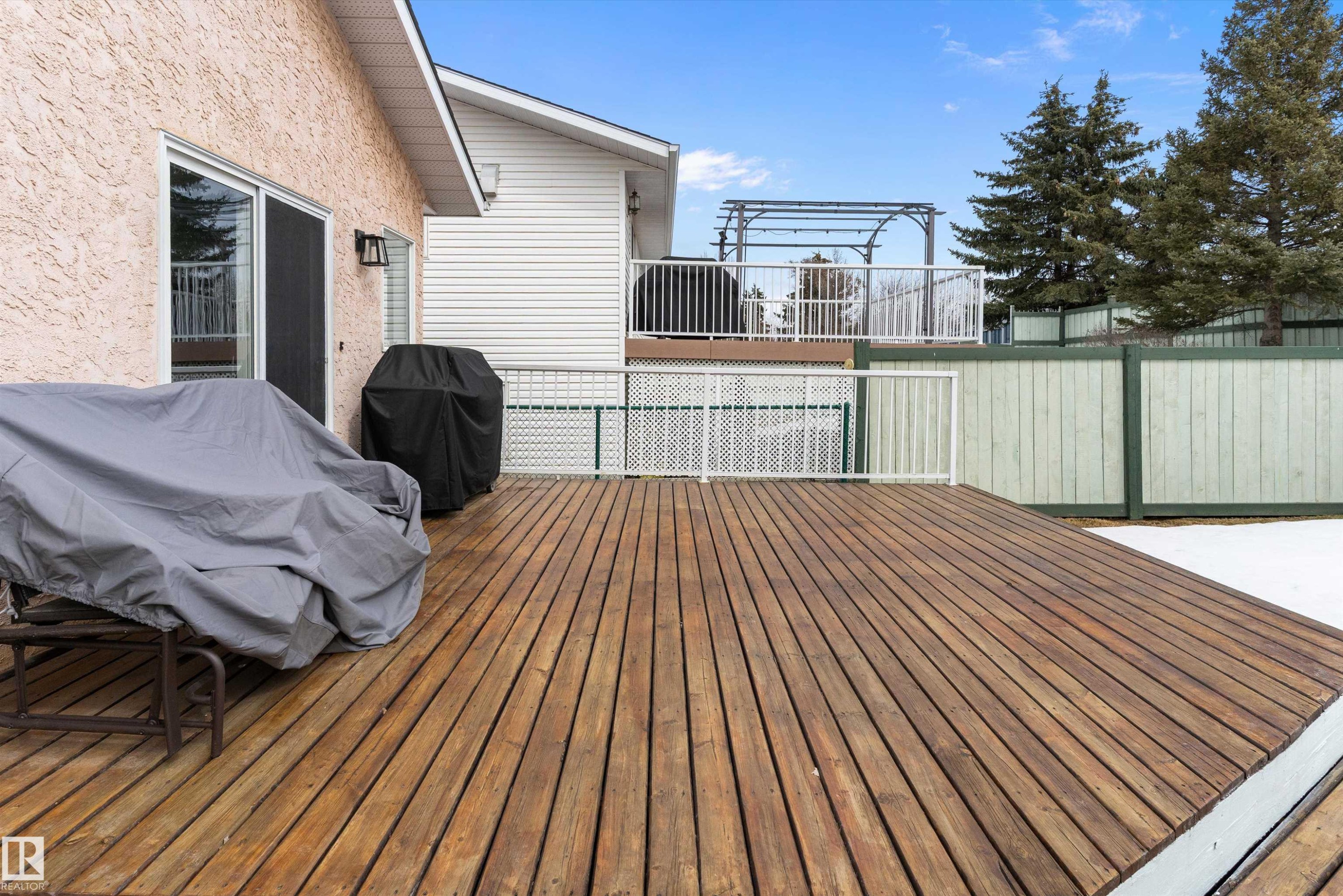 The property features a spacious wooden deck, ideal for outdoor enjoyment - 322 Pearson Crescent, Edmonton, AB - Outdoor With Exterior