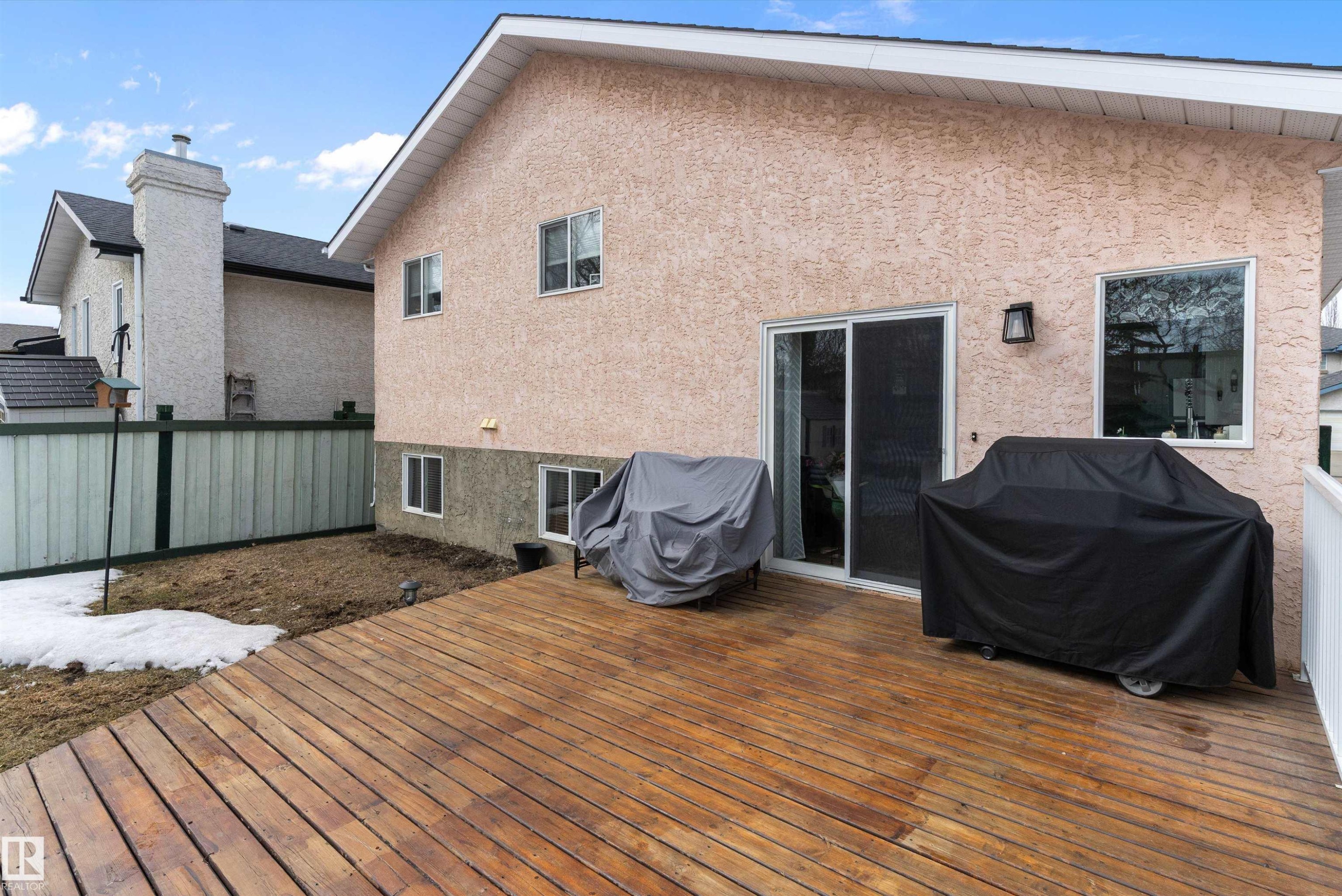 The property features a spacious exterior deck, ideal for outdoor enjoyment - 322 Pearson Crescent, Edmonton, AB - Outdoor With Deck Patio Veranda With Exterior