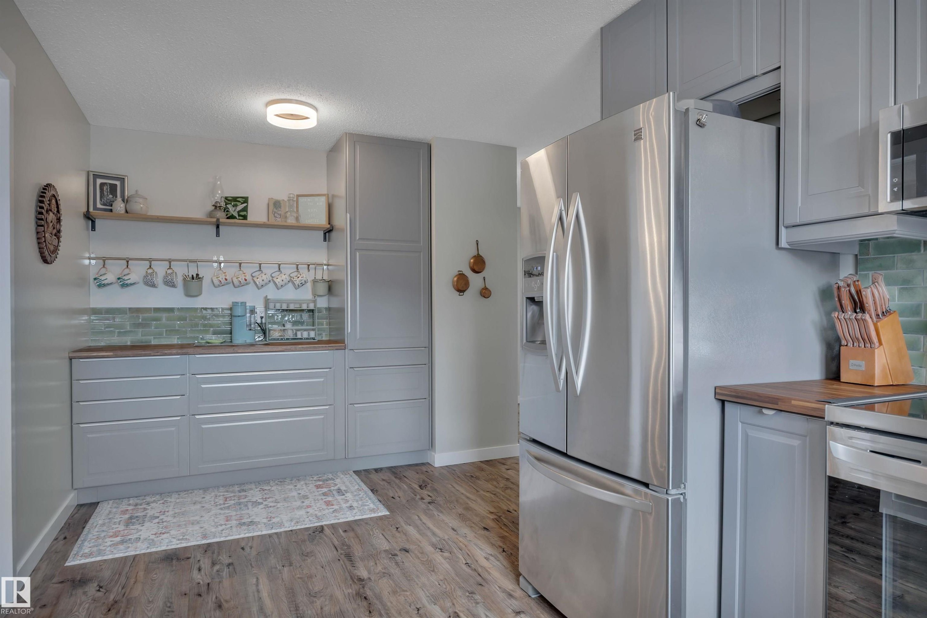 10435 39A Avenue, Edmonton, AB - Indoor Photo Showing Kitchen