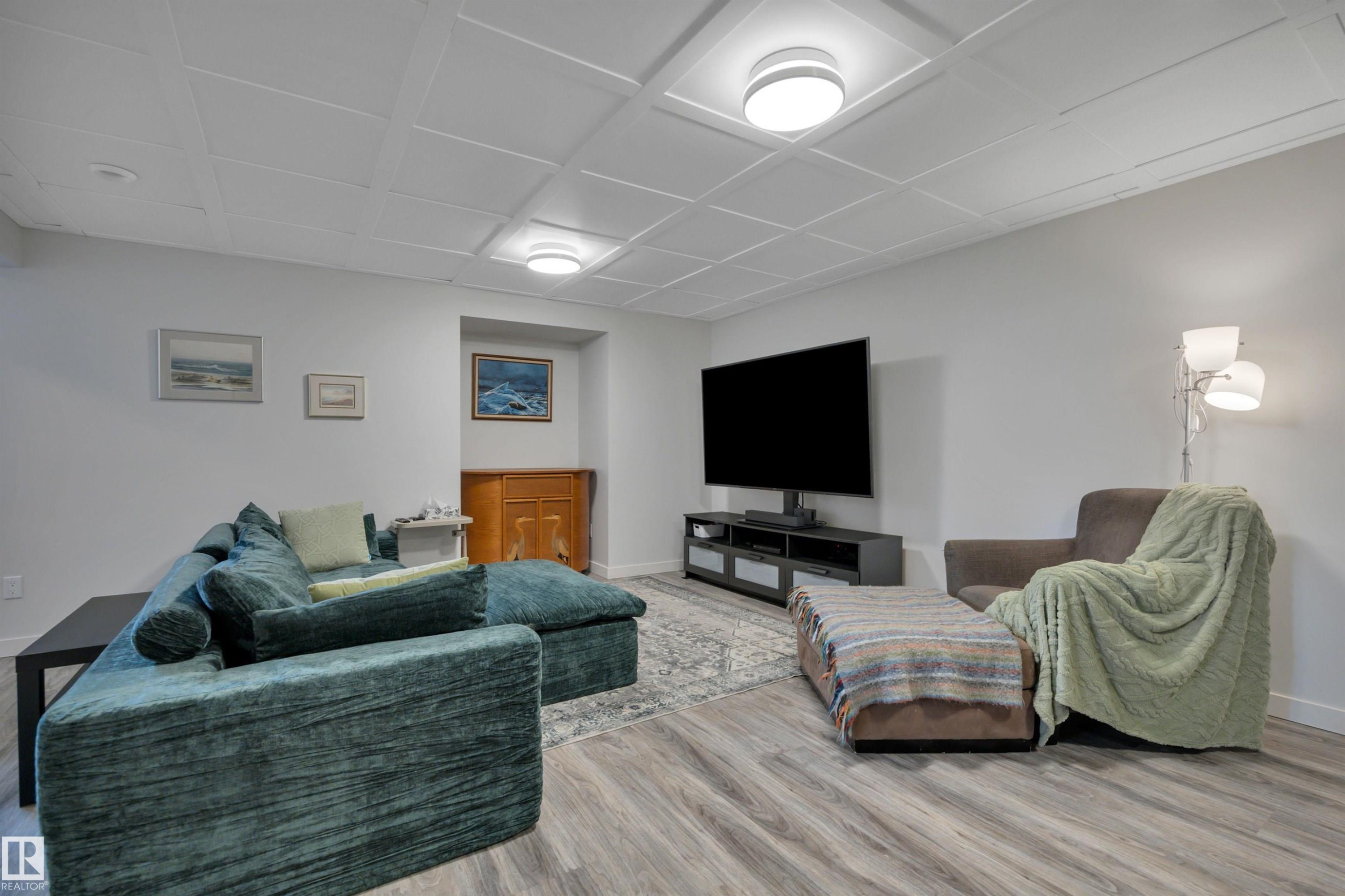 10435 39A Avenue, Edmonton, AB - Indoor