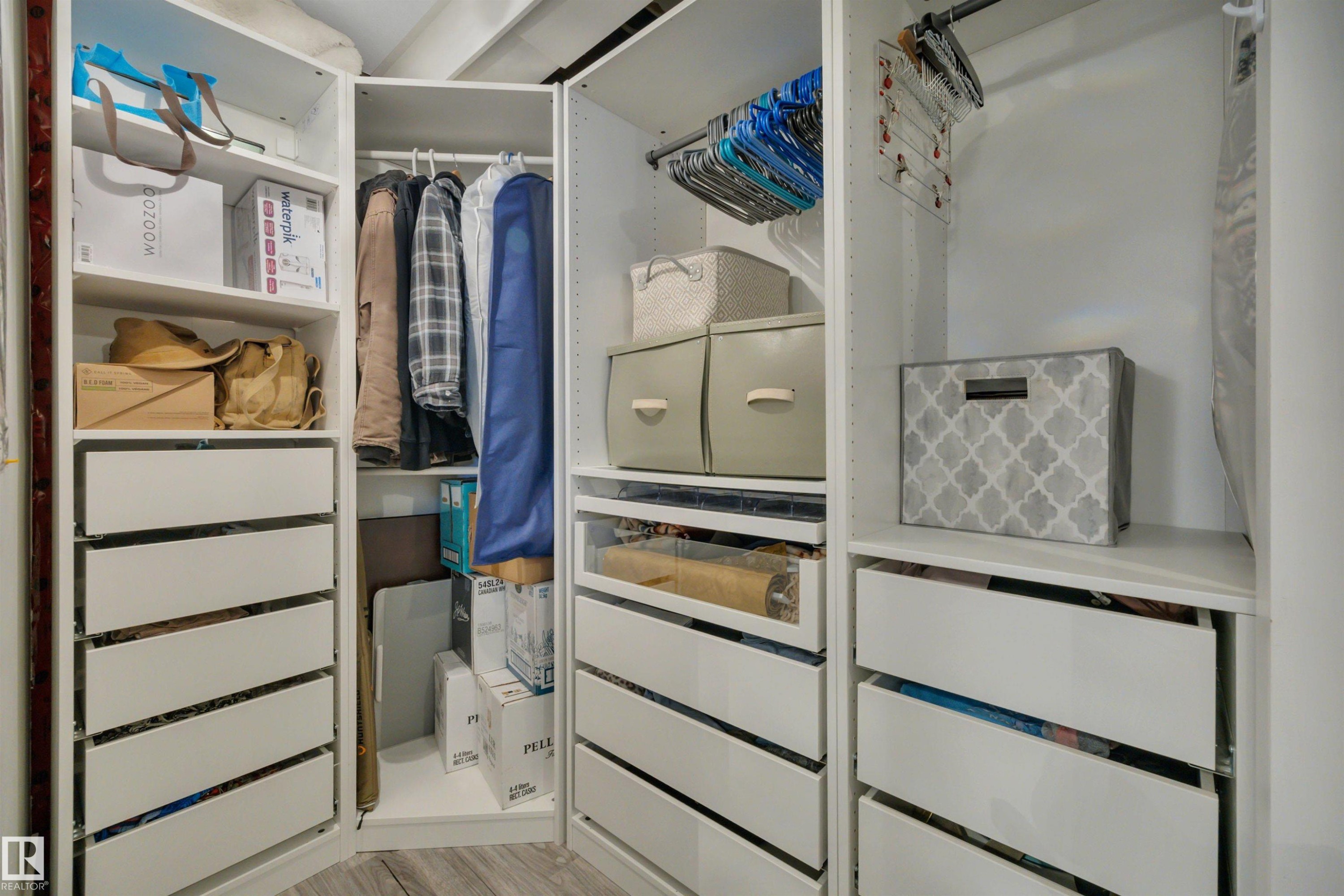 10435 39A Avenue, Edmonton, AB - Indoor With Storage