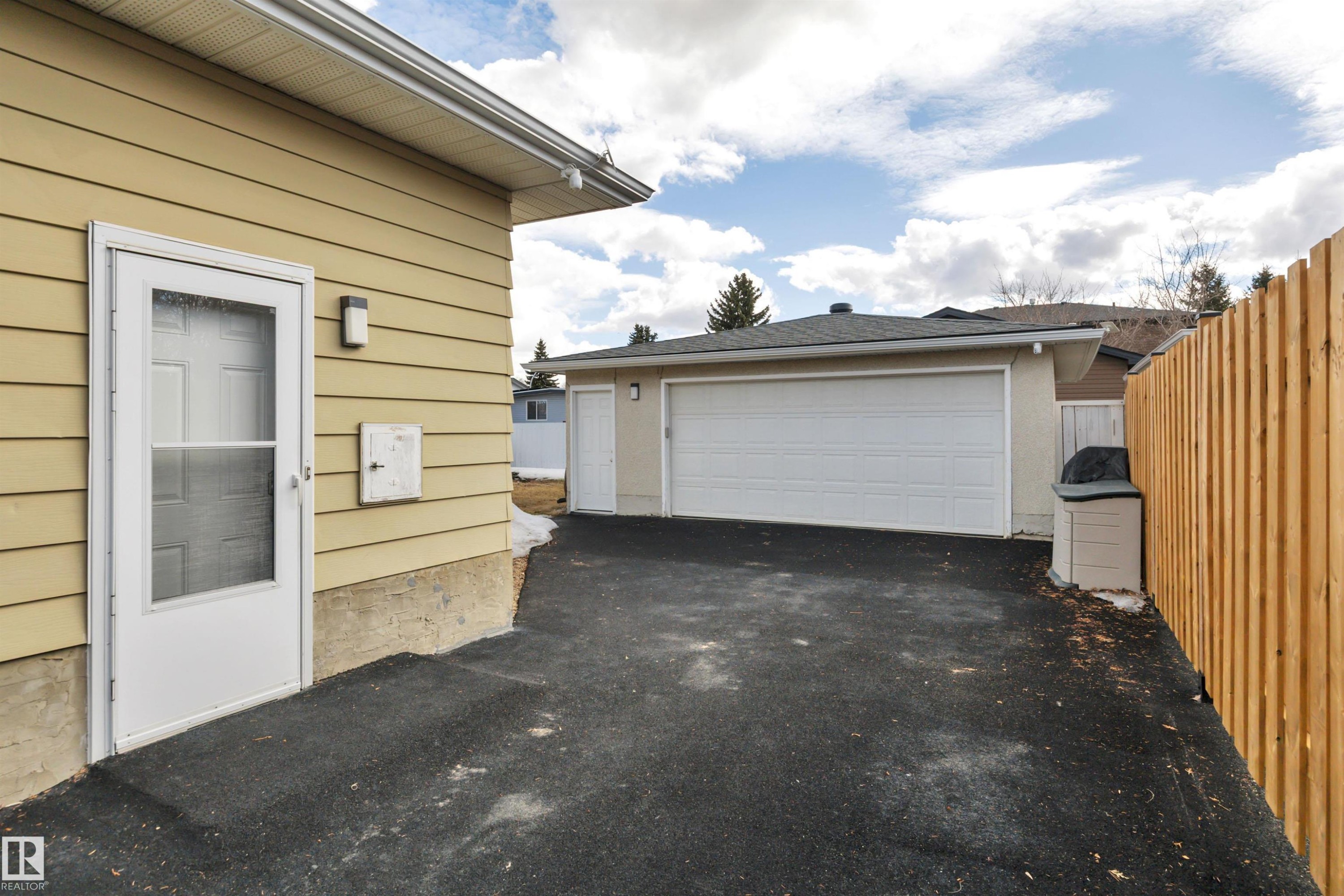 10435 39A Avenue, Edmonton, AB - Outdoor With Exterior