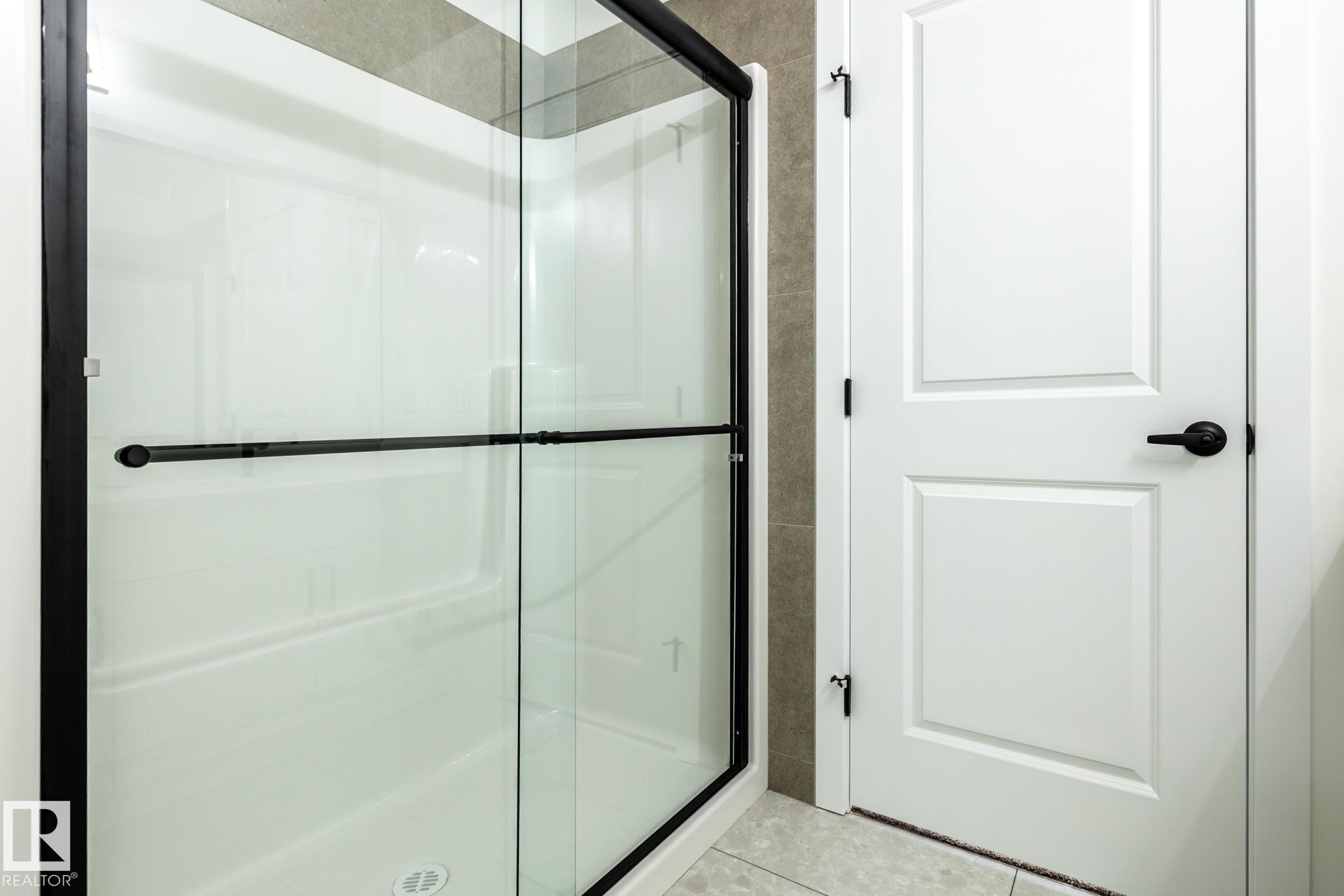 5219 Schonsee Drive, Edmonton, AB - Indoor