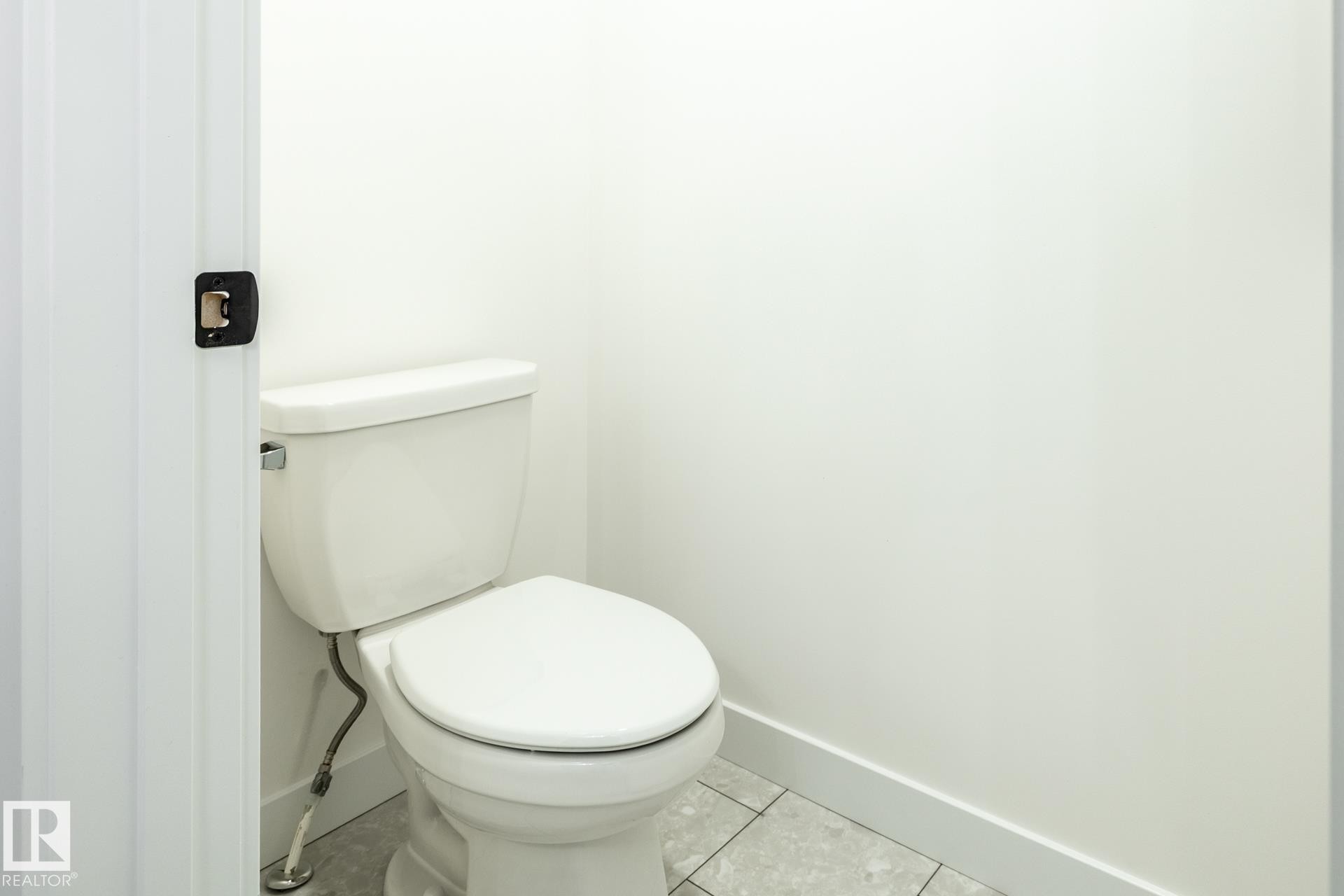 5219 Schonsee Drive, Edmonton, AB - Indoor Photo Showing Bathroom