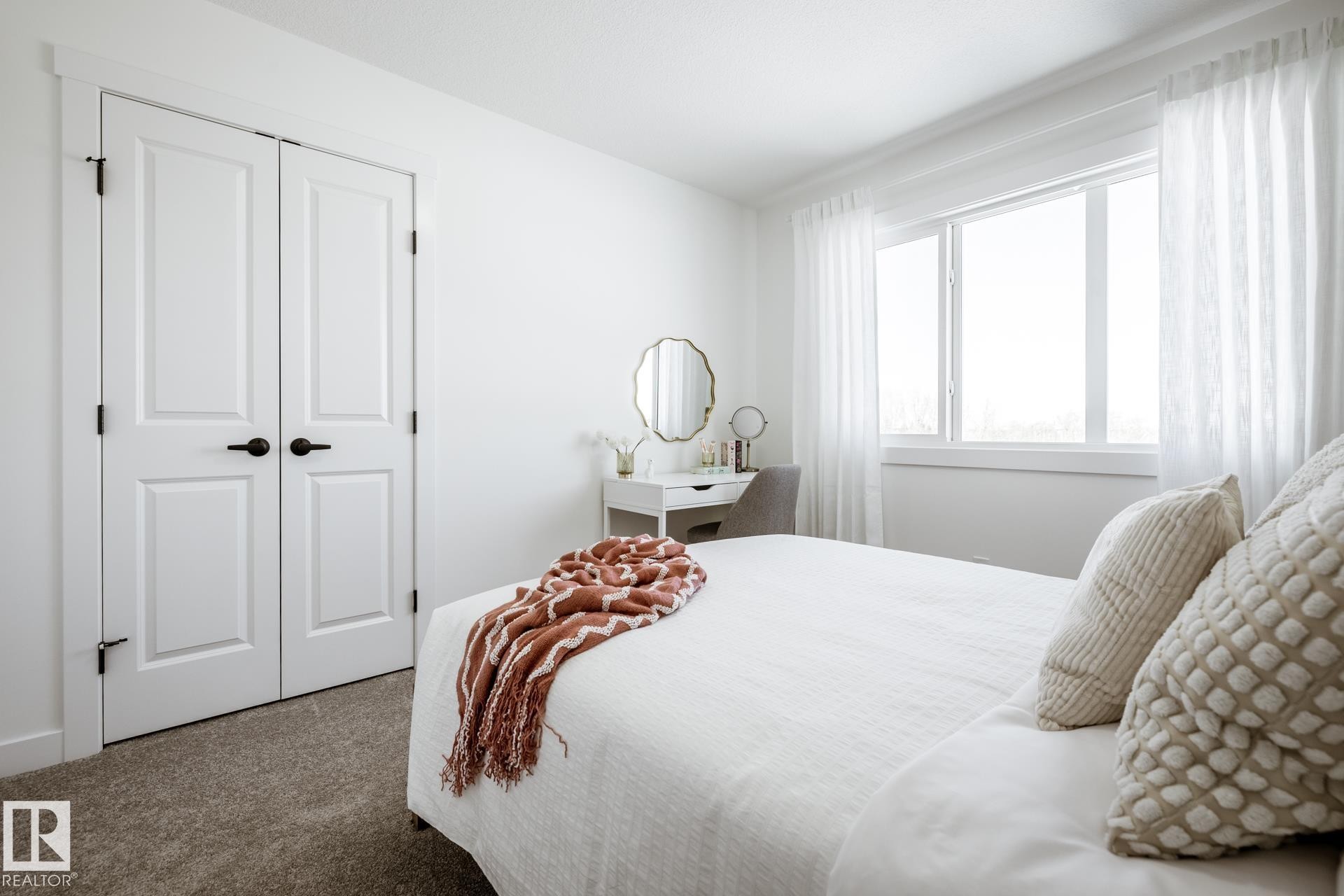 5219 Schonsee Drive, Edmonton, AB - Indoor Photo Showing Bedroom