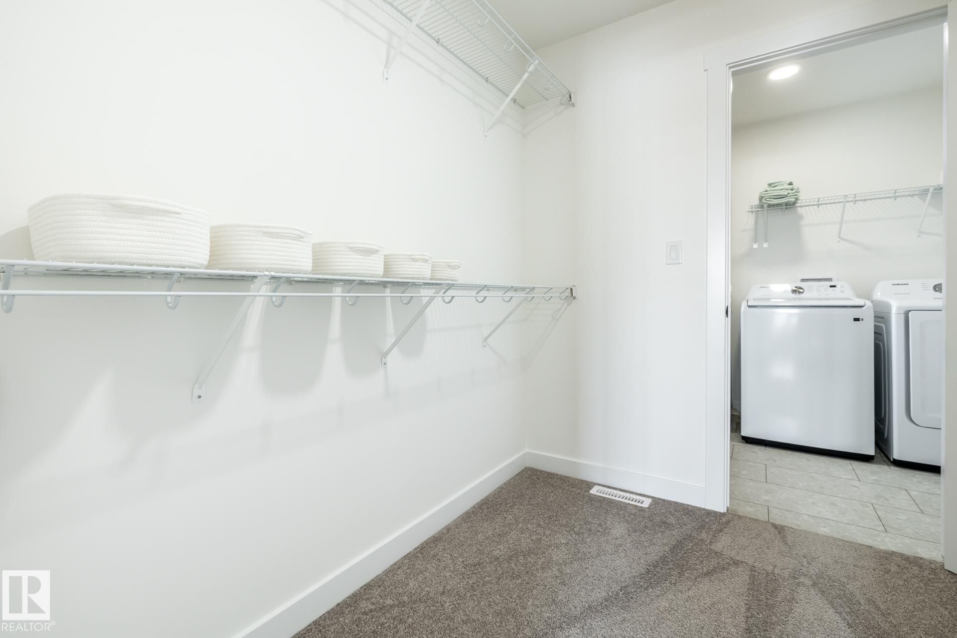 5221 Schonsee Drive Nw, Edmonton, AB - Indoor Photo Showing Laundry Room