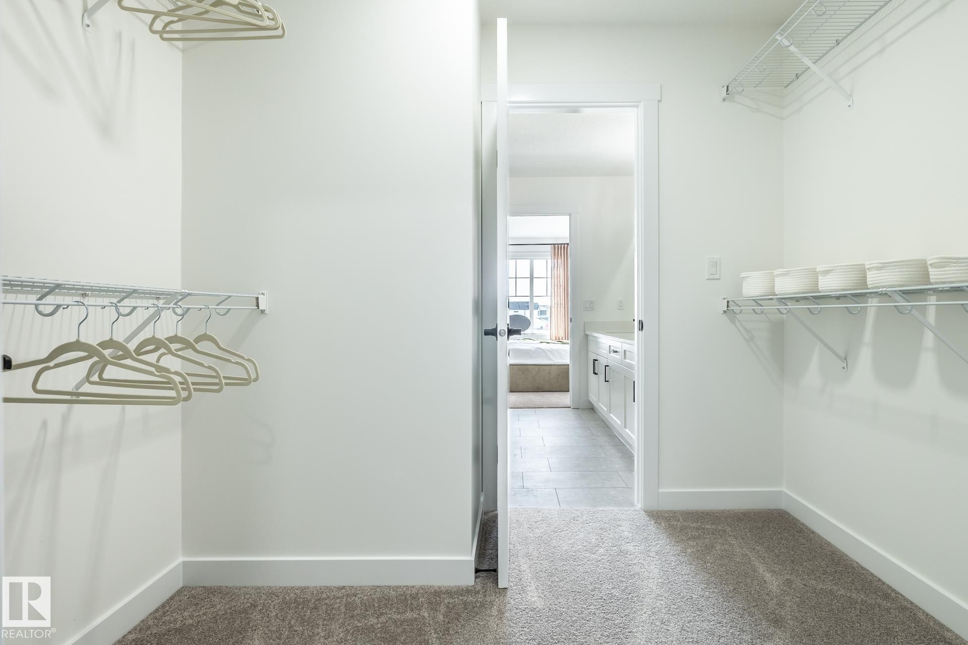 5221 Schonsee Drive Nw, Edmonton, AB - Indoor Photo Showing Other Room