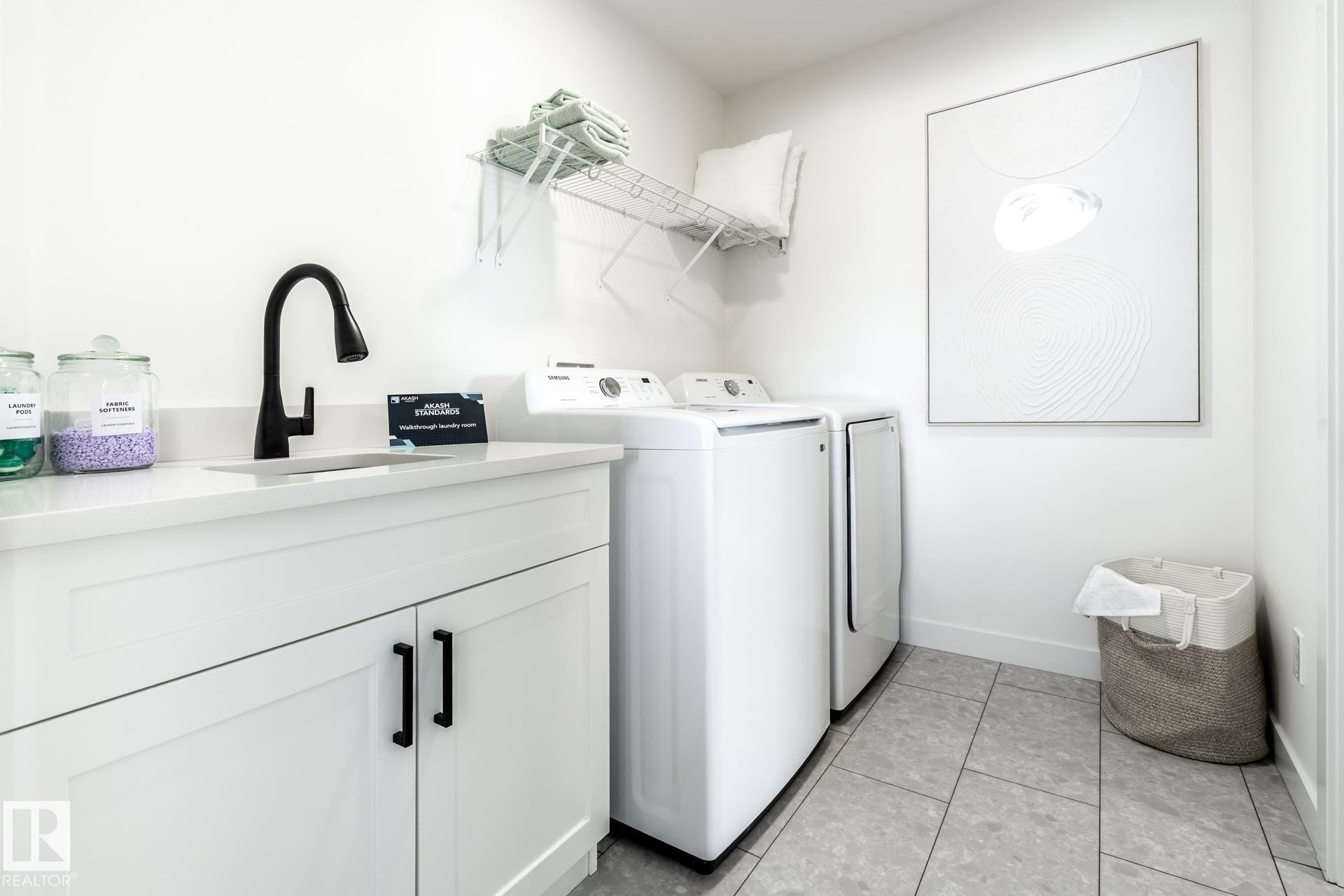 5221 Schonsee Drive Nw, Edmonton, AB - Indoor Photo Showing Laundry Room