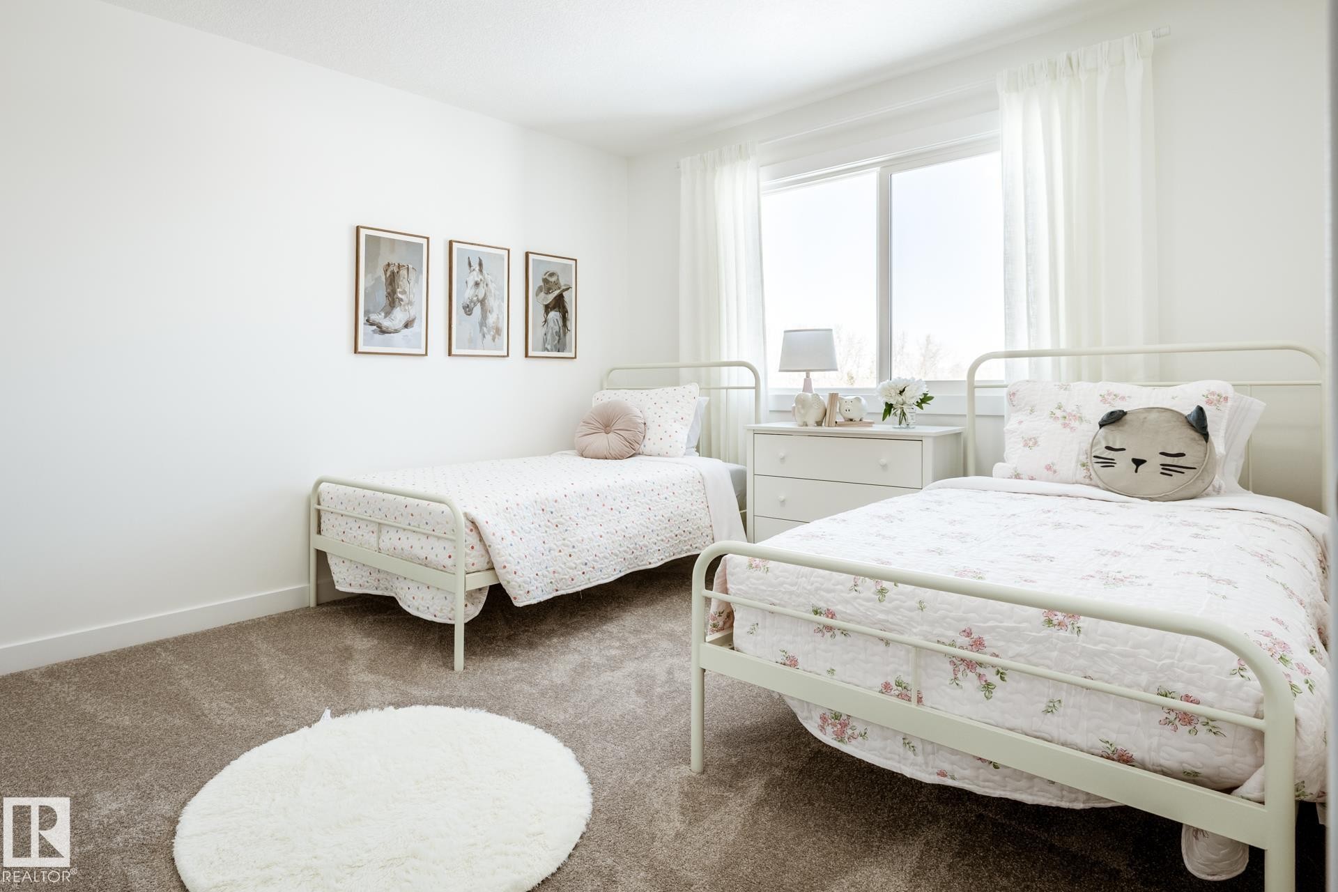 5221 Schonsee Drive Nw, Edmonton, AB - Indoor Photo Showing Bedroom