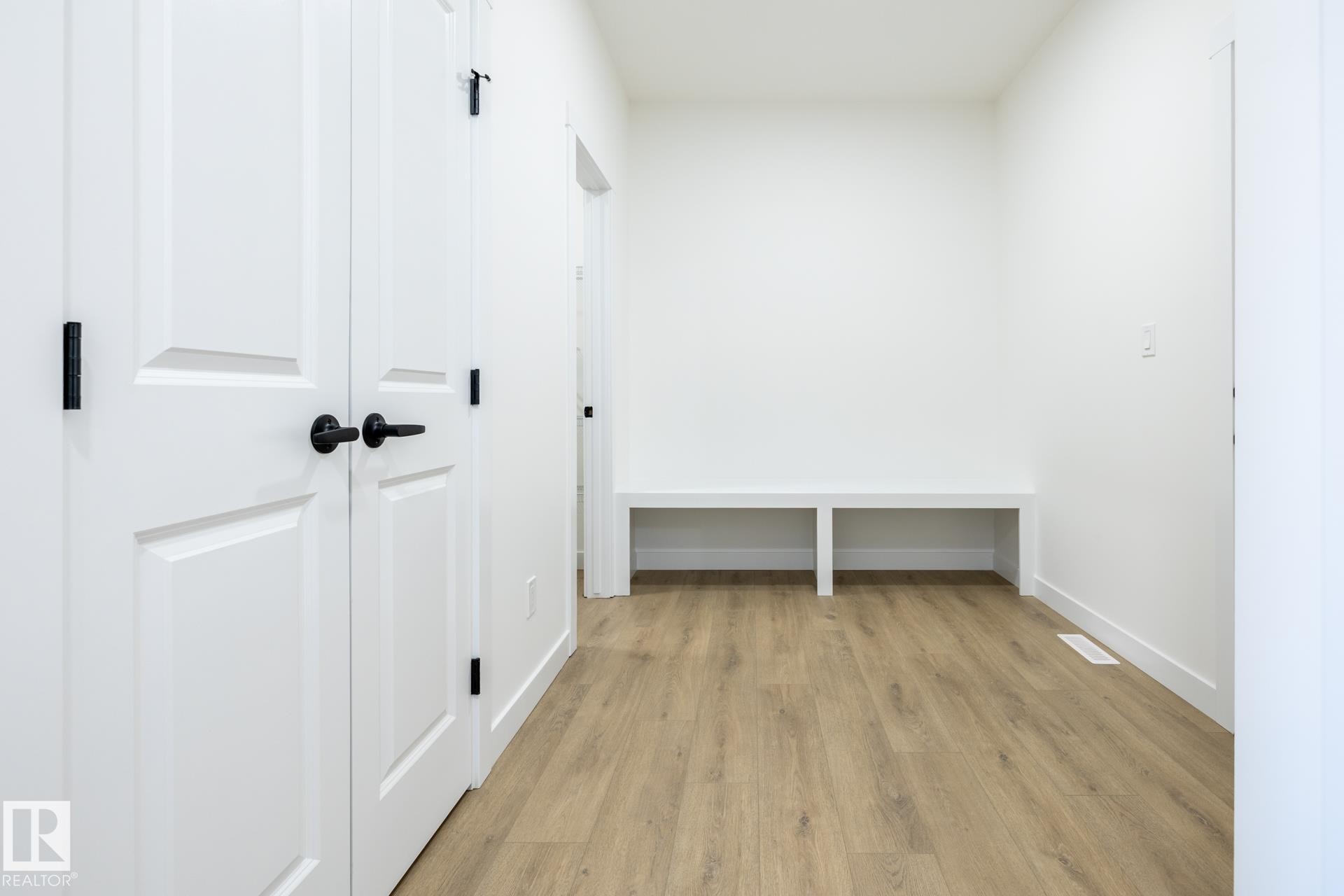 5221 Schonsee Drive Nw, Edmonton, AB - Indoor Photo Showing Other Room