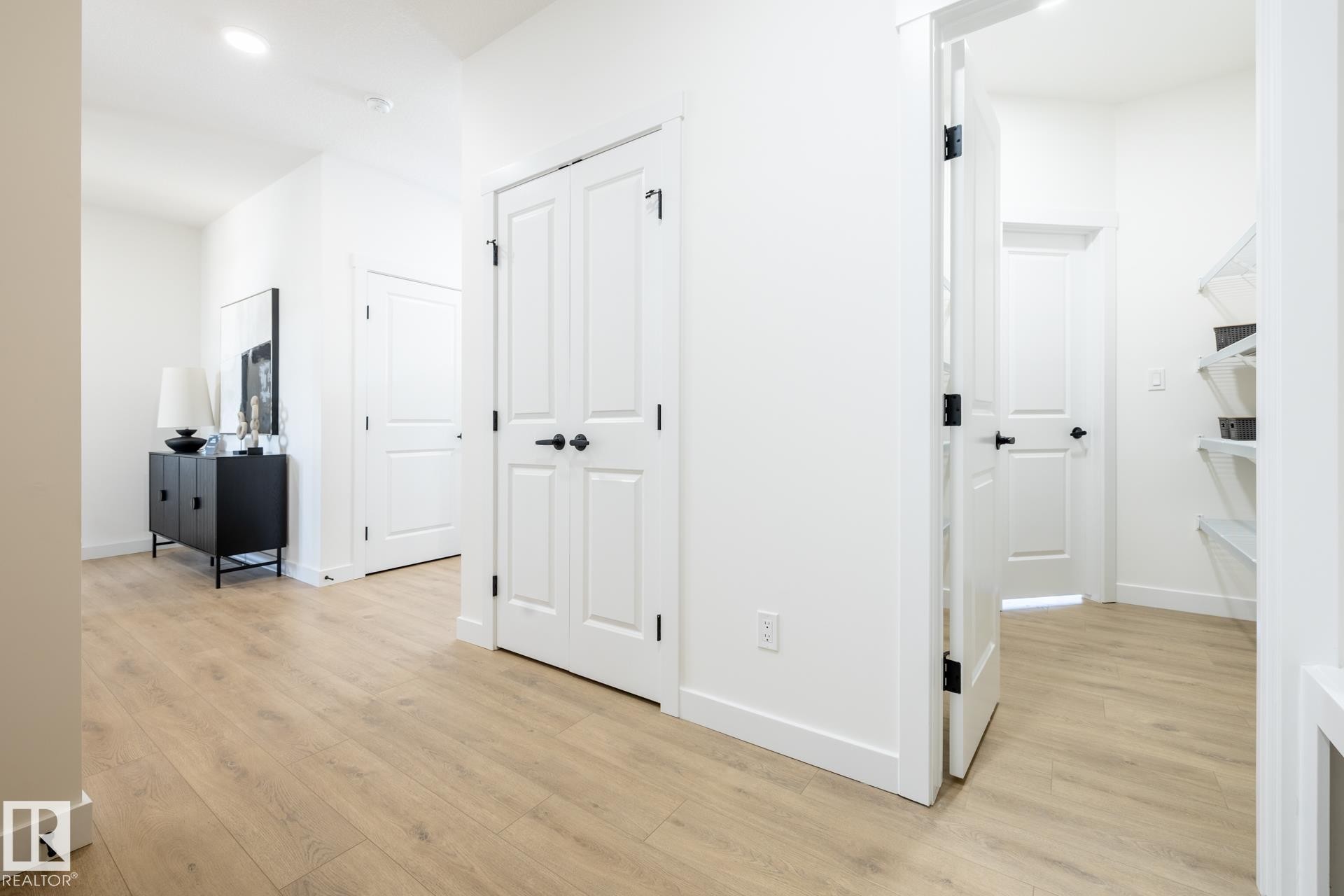 5221 Schonsee Drive Nw, Edmonton, AB - Indoor Photo Showing Other Room