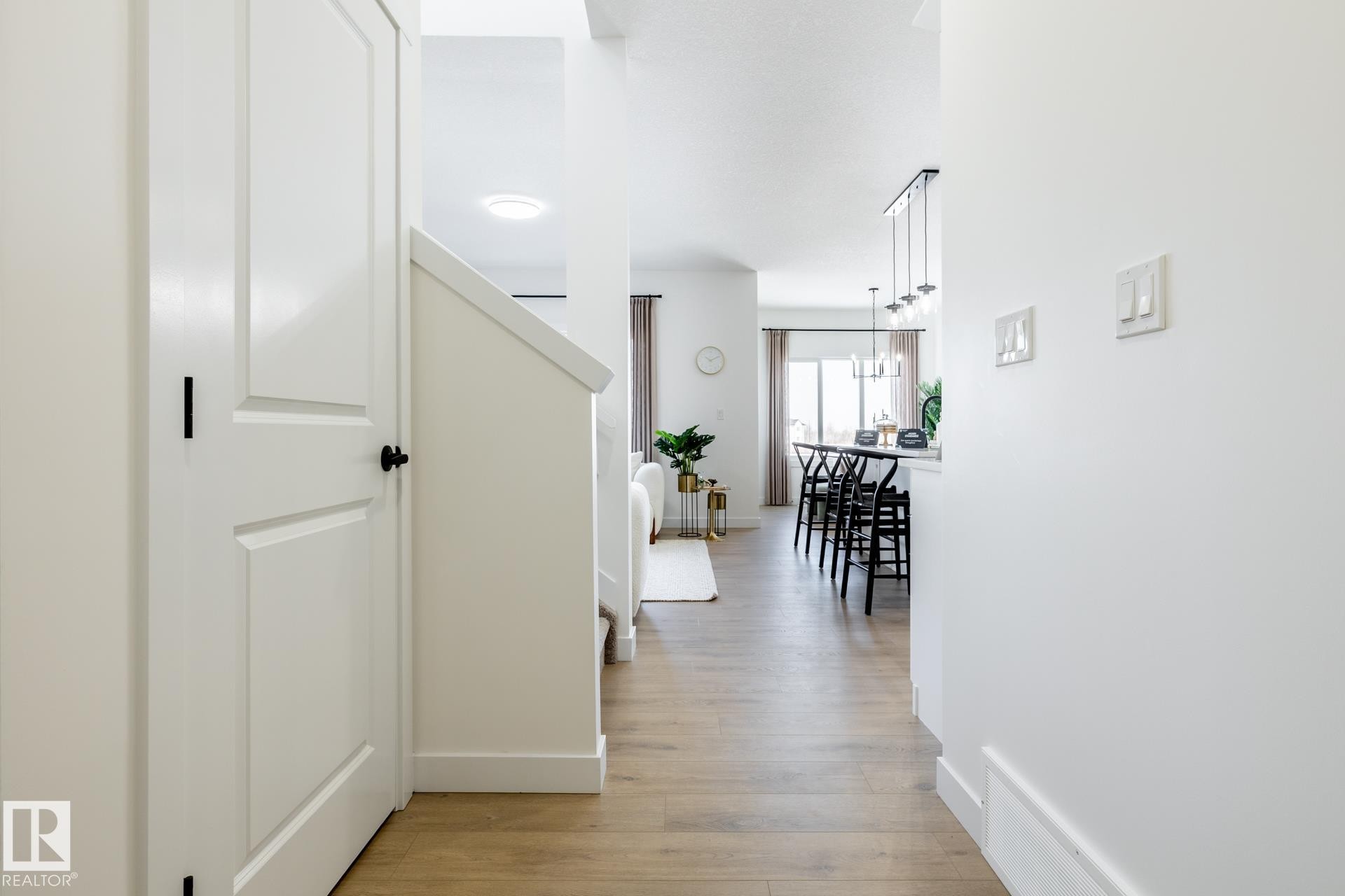 5221 Schonsee Drive Nw, Edmonton, AB - Indoor Photo Showing Other Room