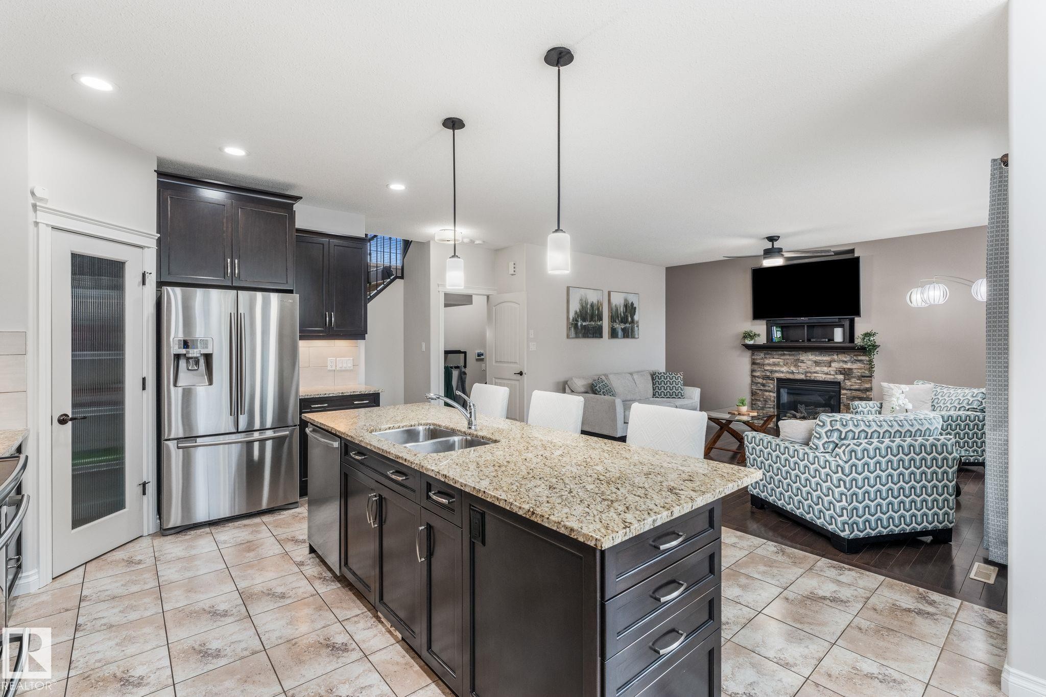 2 Longview Point(E), Spruce Grove, AB - Indoor Photo Showing Kitchen With Stainless Steel Kitchen With Double Sink With Upgraded Kitchen