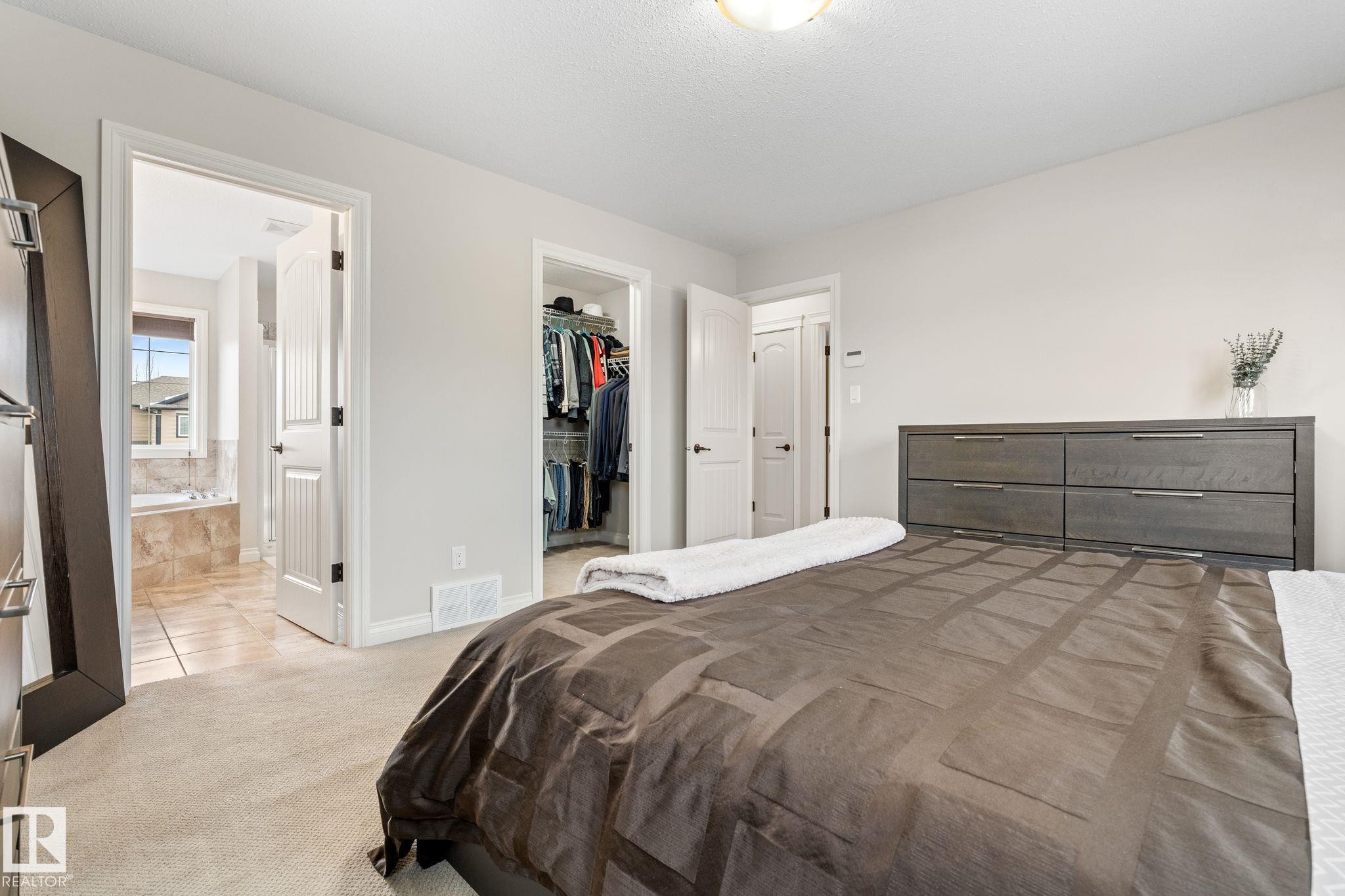 2 Longview Point(E), Spruce Grove, AB - Indoor Photo Showing Bedroom