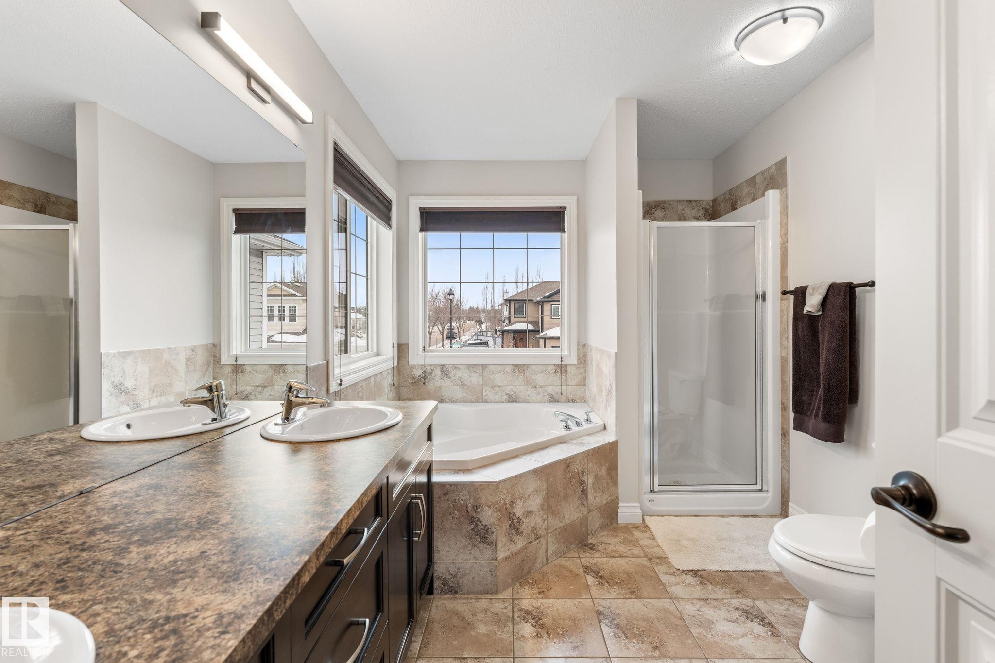 2 Longview Point(E), Spruce Grove, AB - Indoor Photo Showing Bathroom