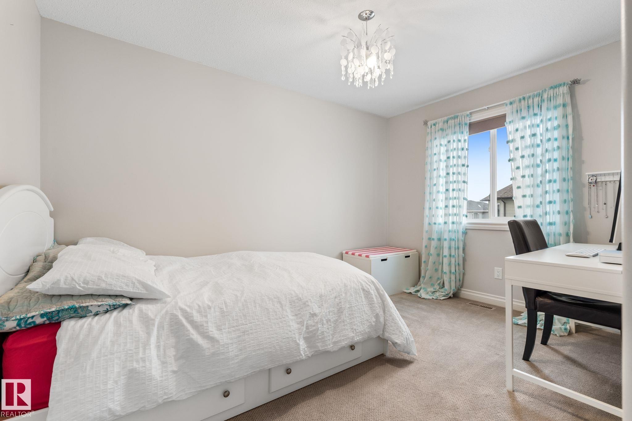 2 Longview Point(E), Spruce Grove, AB - Indoor Photo Showing Bedroom