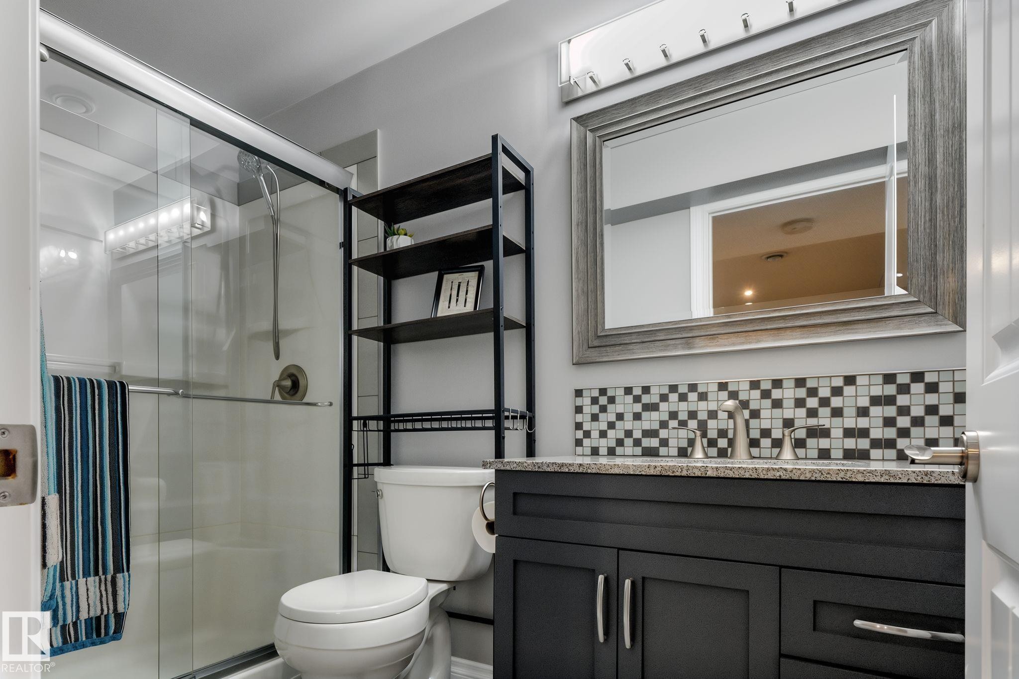 2 Longview Point(E), Spruce Grove, AB - Indoor Photo Showing Bathroom