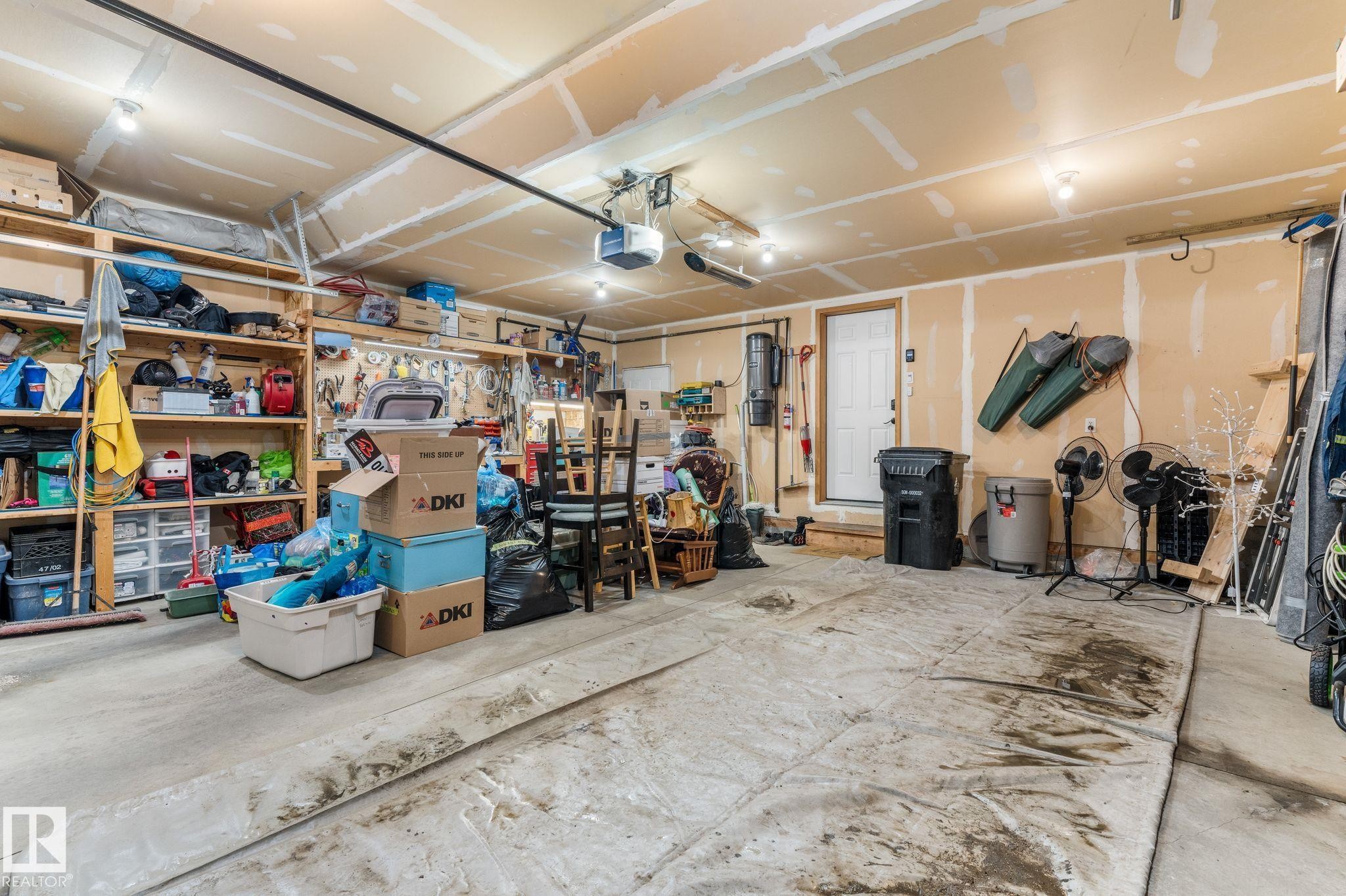 2 Longview Point(E), Spruce Grove, AB - Indoor Photo Showing Garage