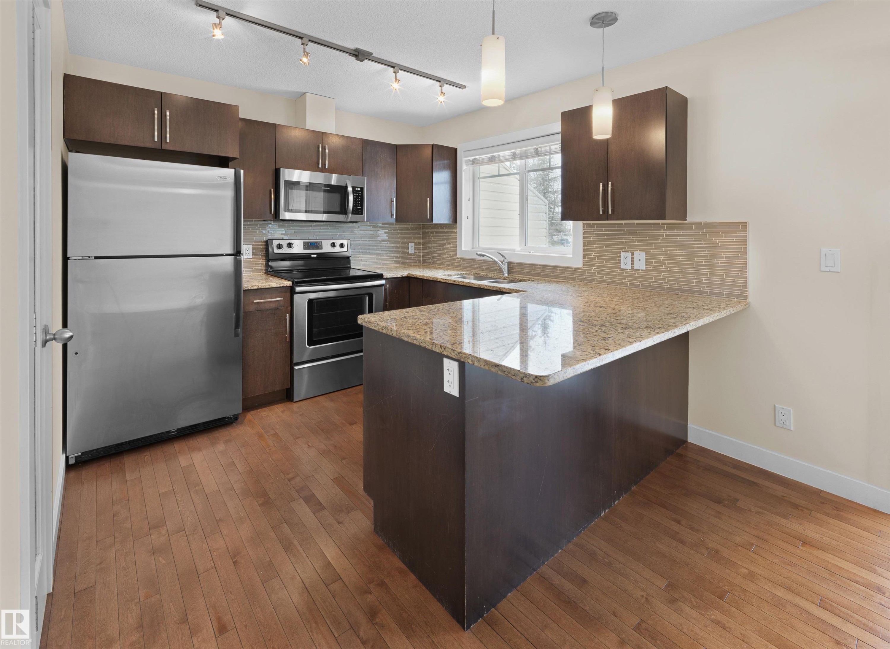 5908 Mullen Way, Edmonton, AB - Indoor Photo Showing Kitchen