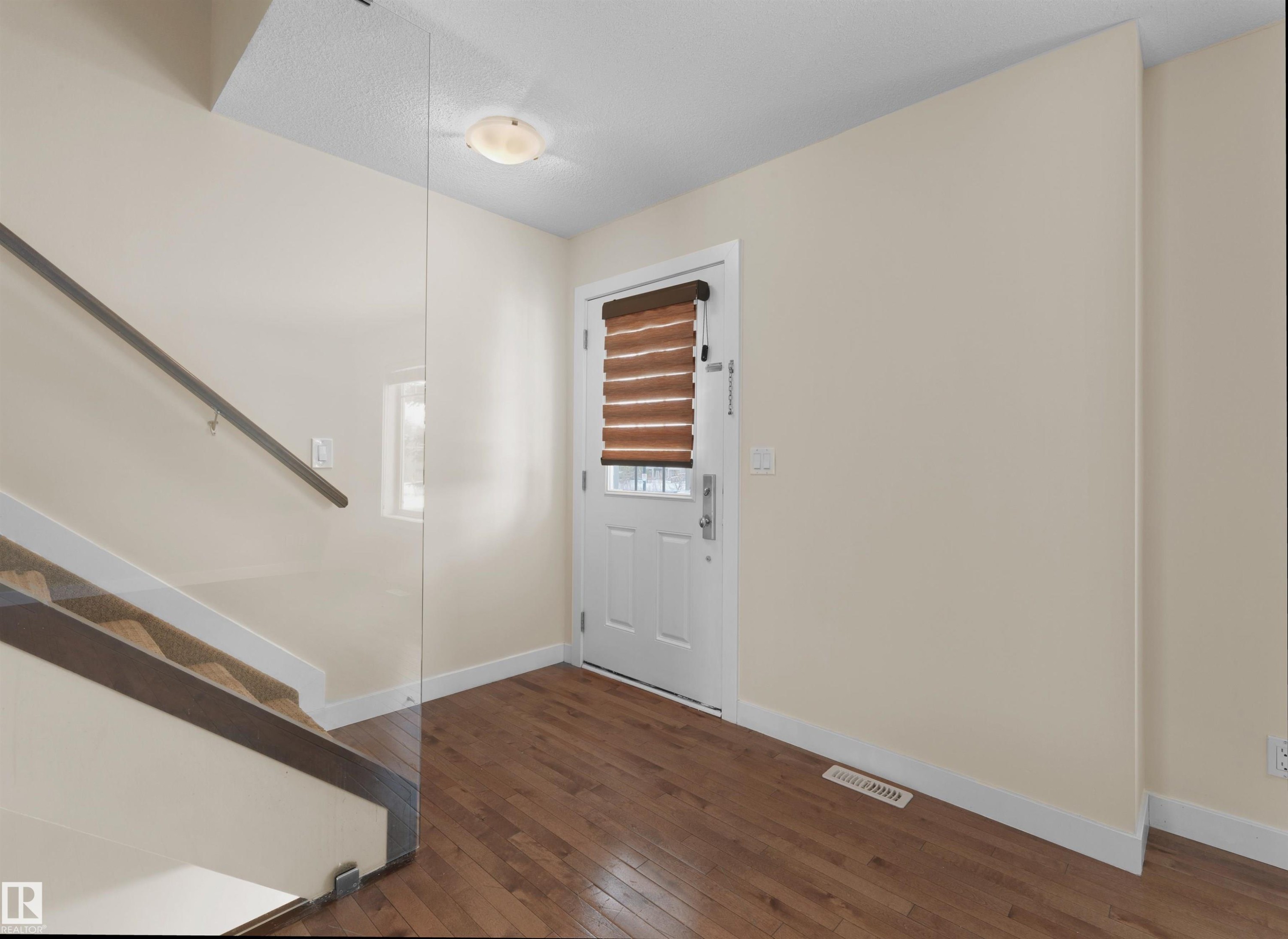 5908 Mullen Way, Edmonton, AB - Indoor Photo Showing Other Room