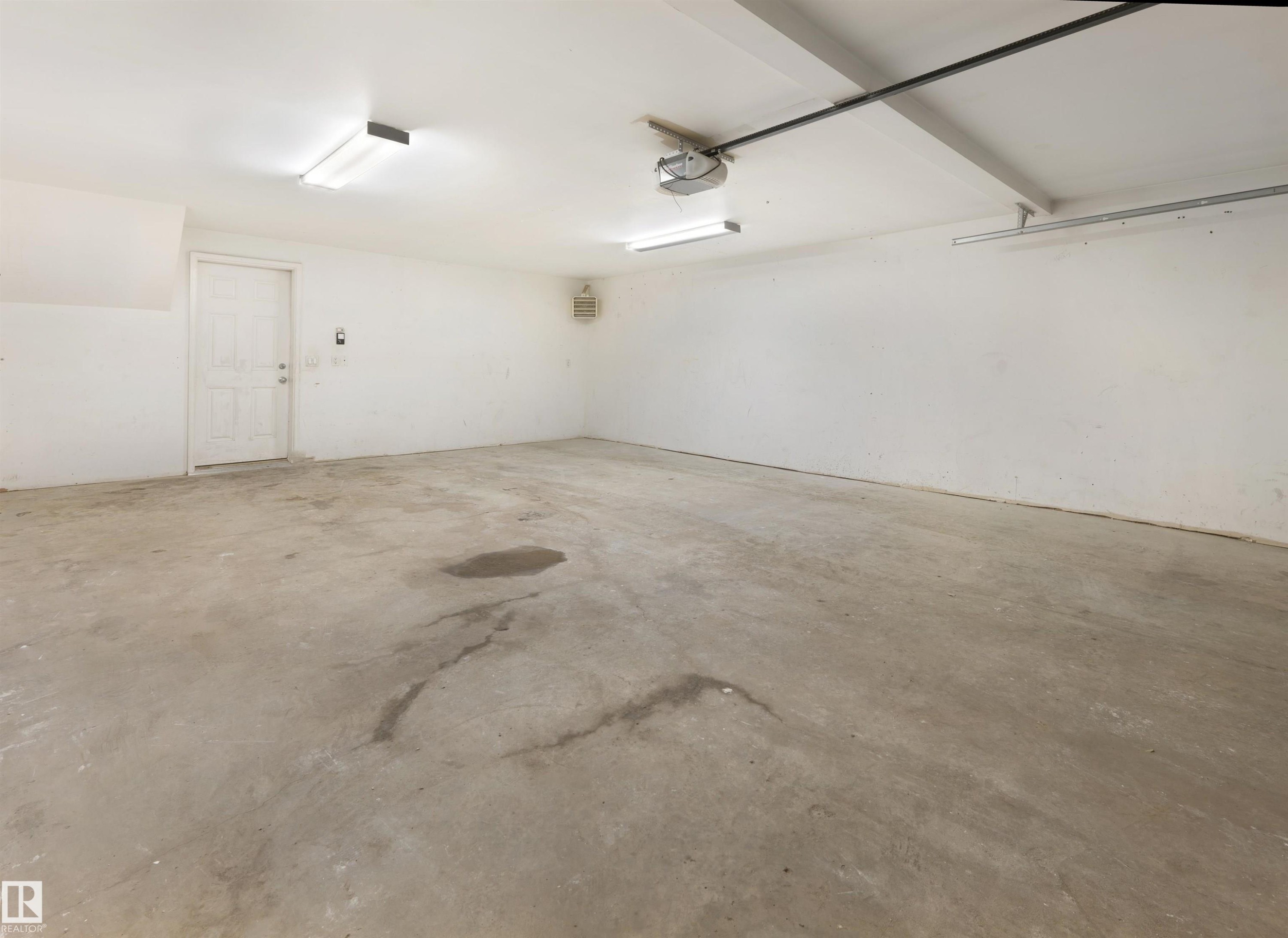 5908 Mullen Way, Edmonton, AB - Indoor Photo Showing Garage