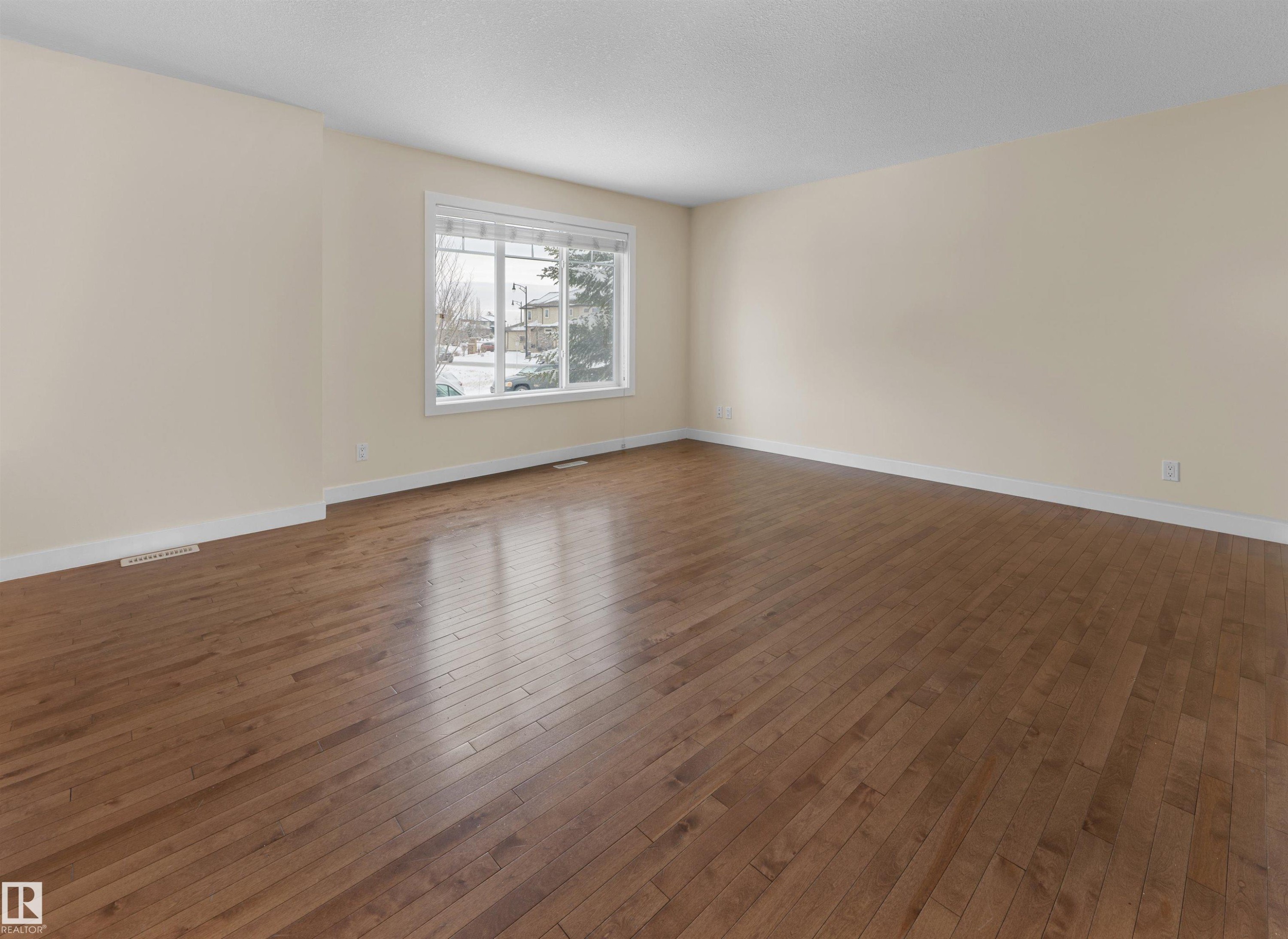 5908 Mullen Way, Edmonton, AB - Indoor Photo Showing Other Room