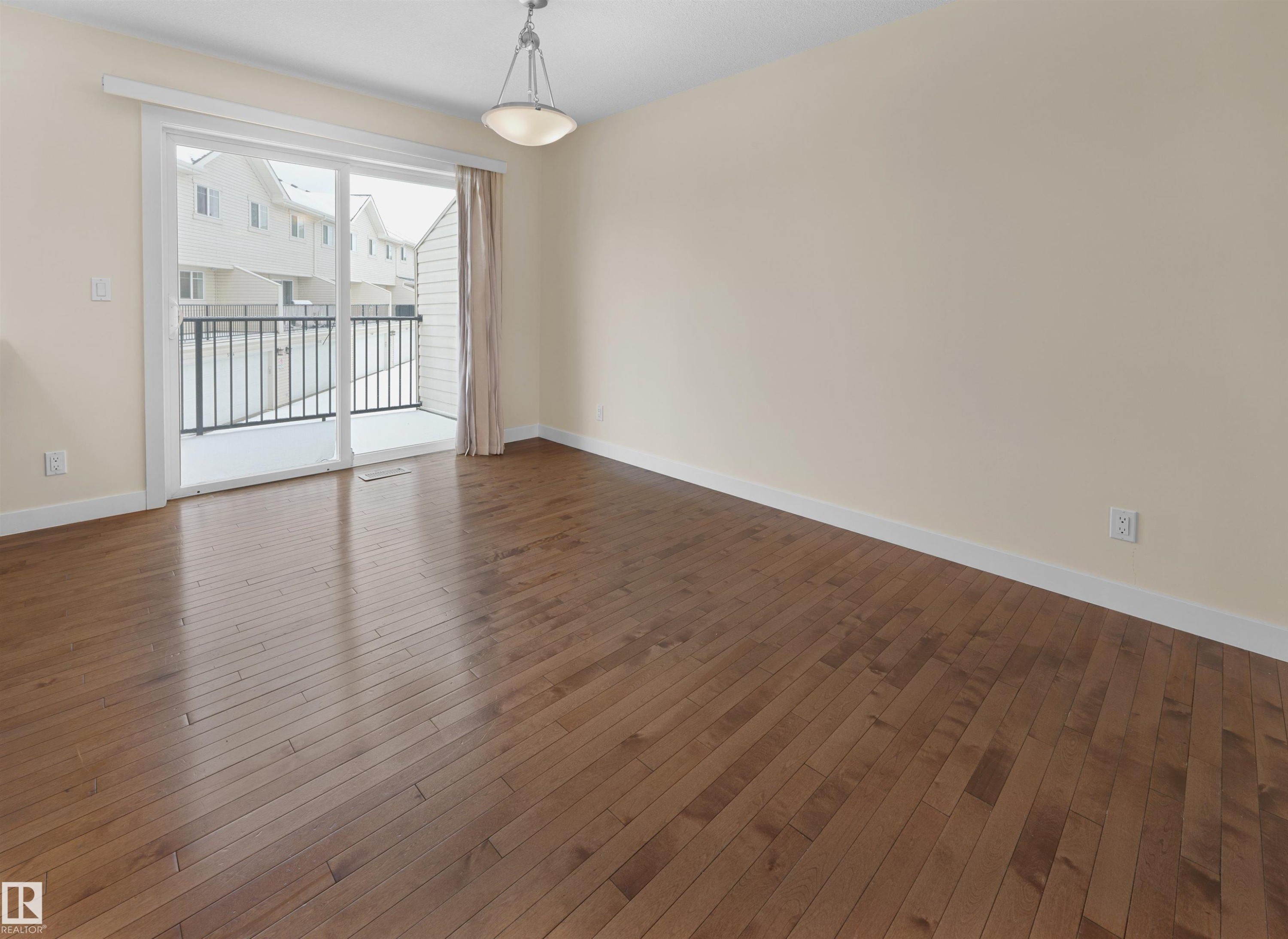 5908 Mullen Way, Edmonton, AB - Indoor Photo Showing Other Room