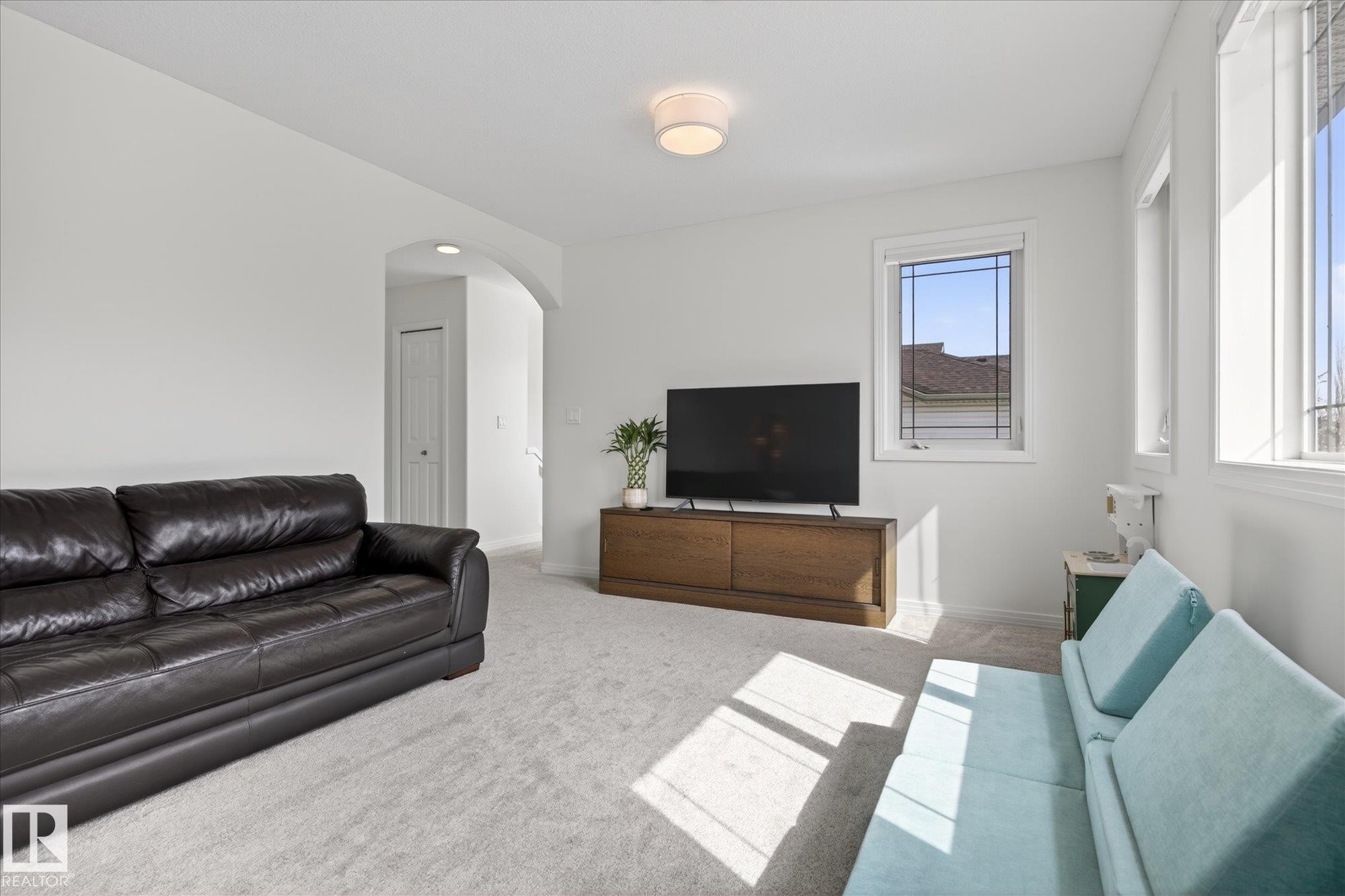 7 Escada Close, St. Albert, AB - Indoor Photo Showing Living Room