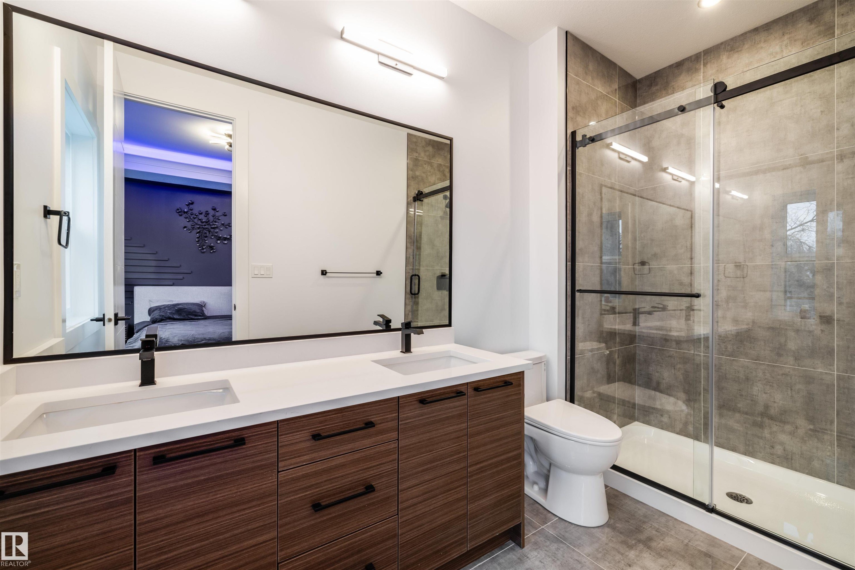 10814 108 Street, Edmonton, AB - Indoor Photo Showing Bathroom