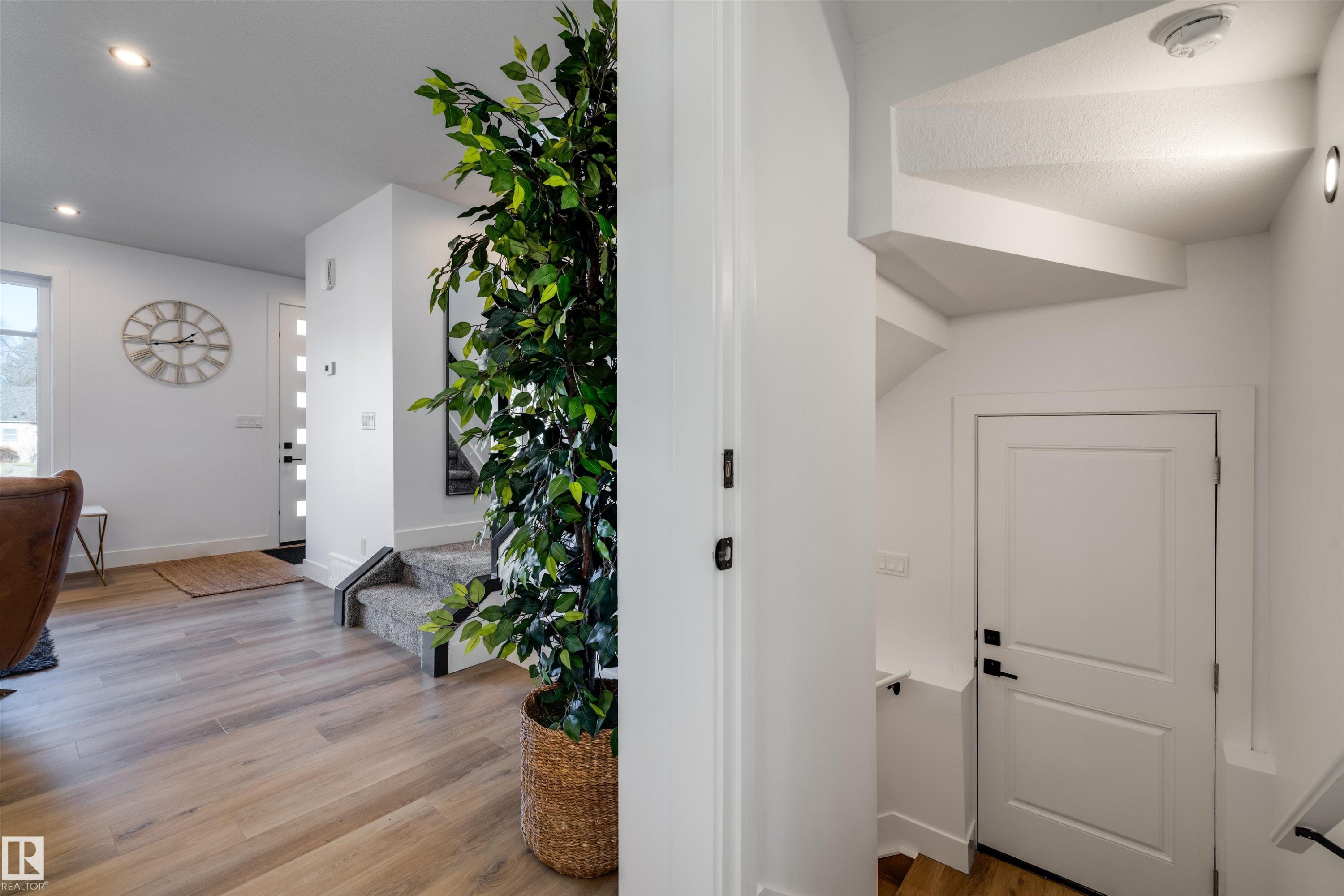 10814 108 Street, Edmonton, AB - Indoor Photo Showing Other Room