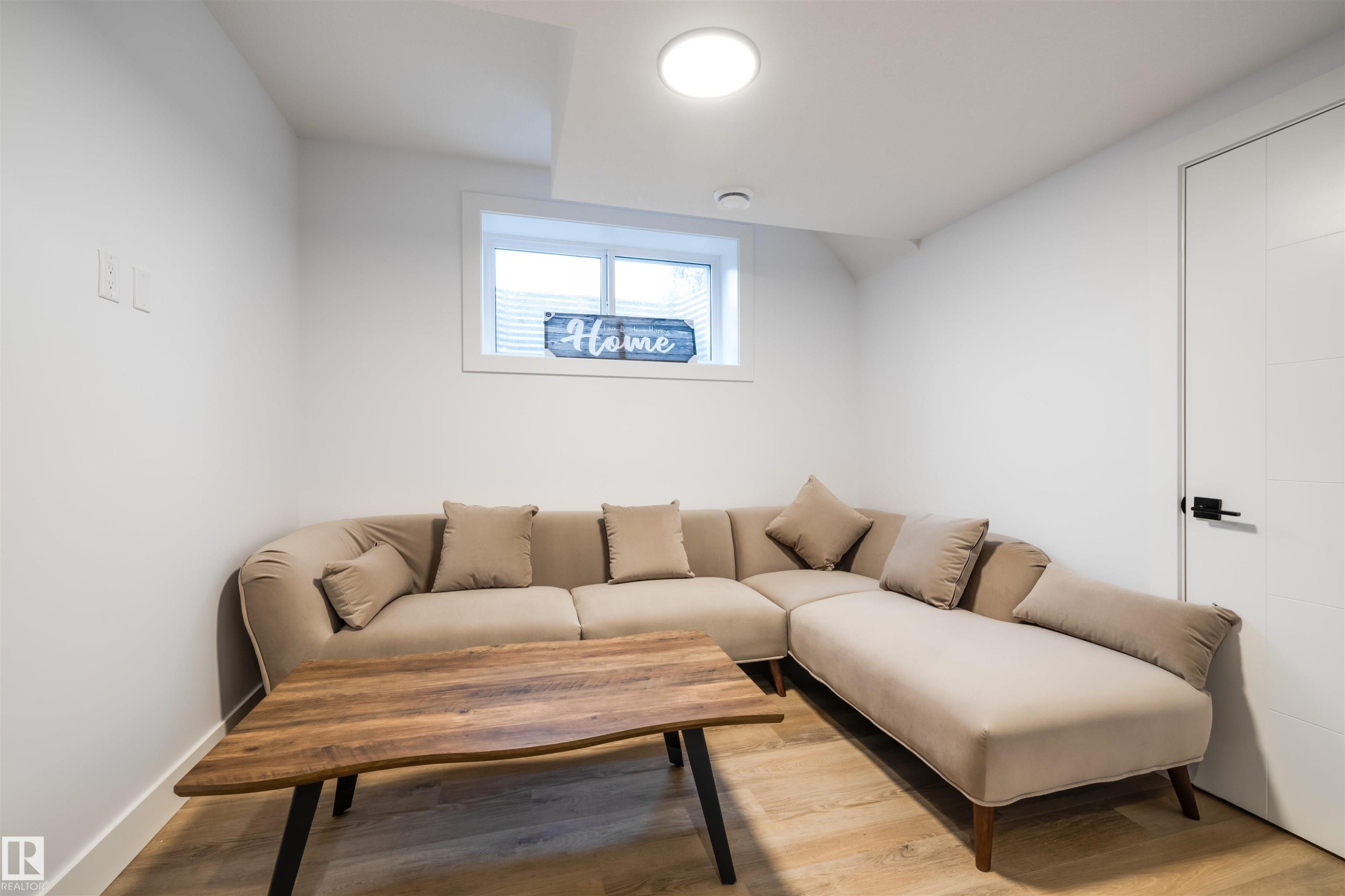 10814 108 Street, Edmonton, AB - Indoor Photo Showing Living Room