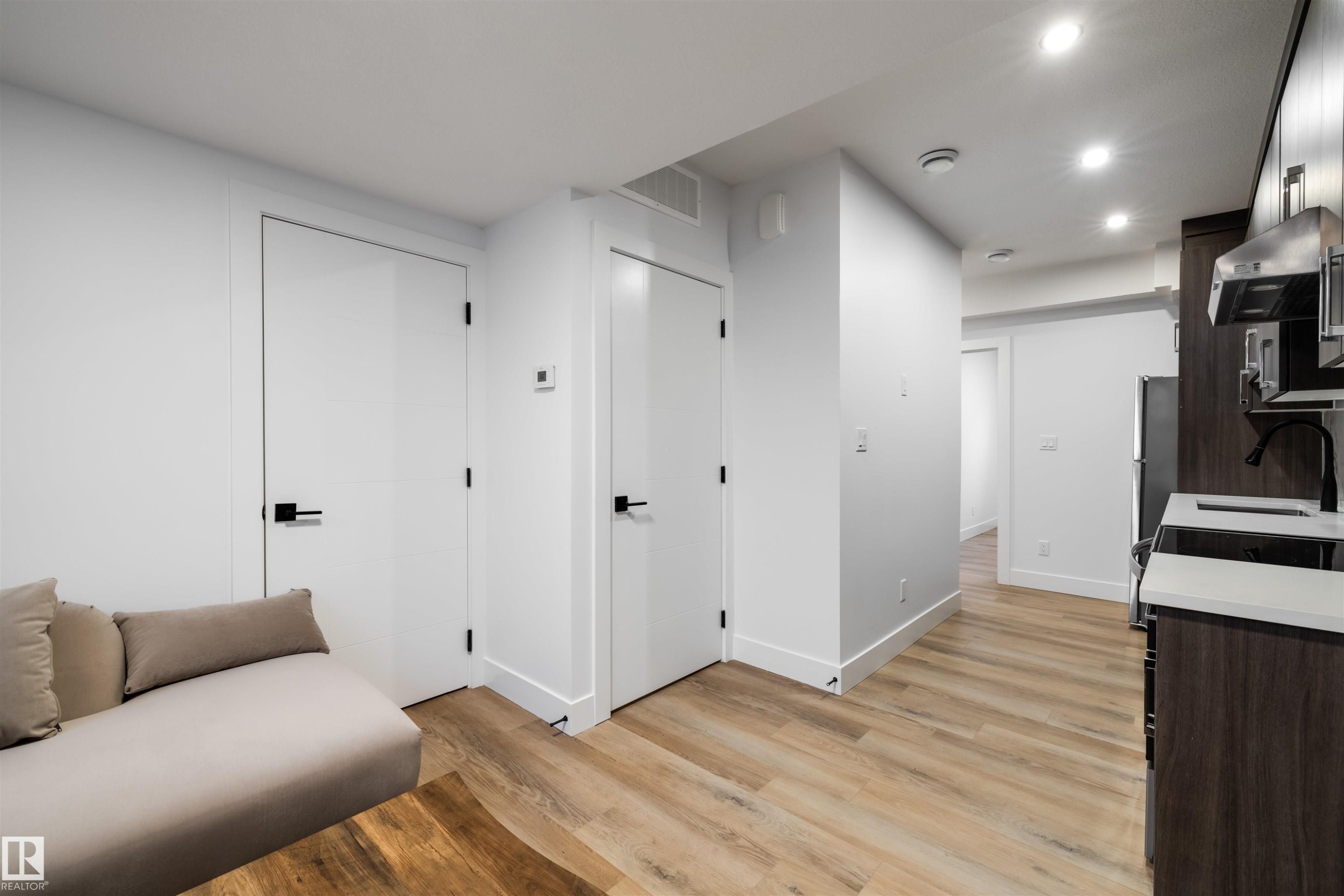 10814 108 Street, Edmonton, AB - Indoor