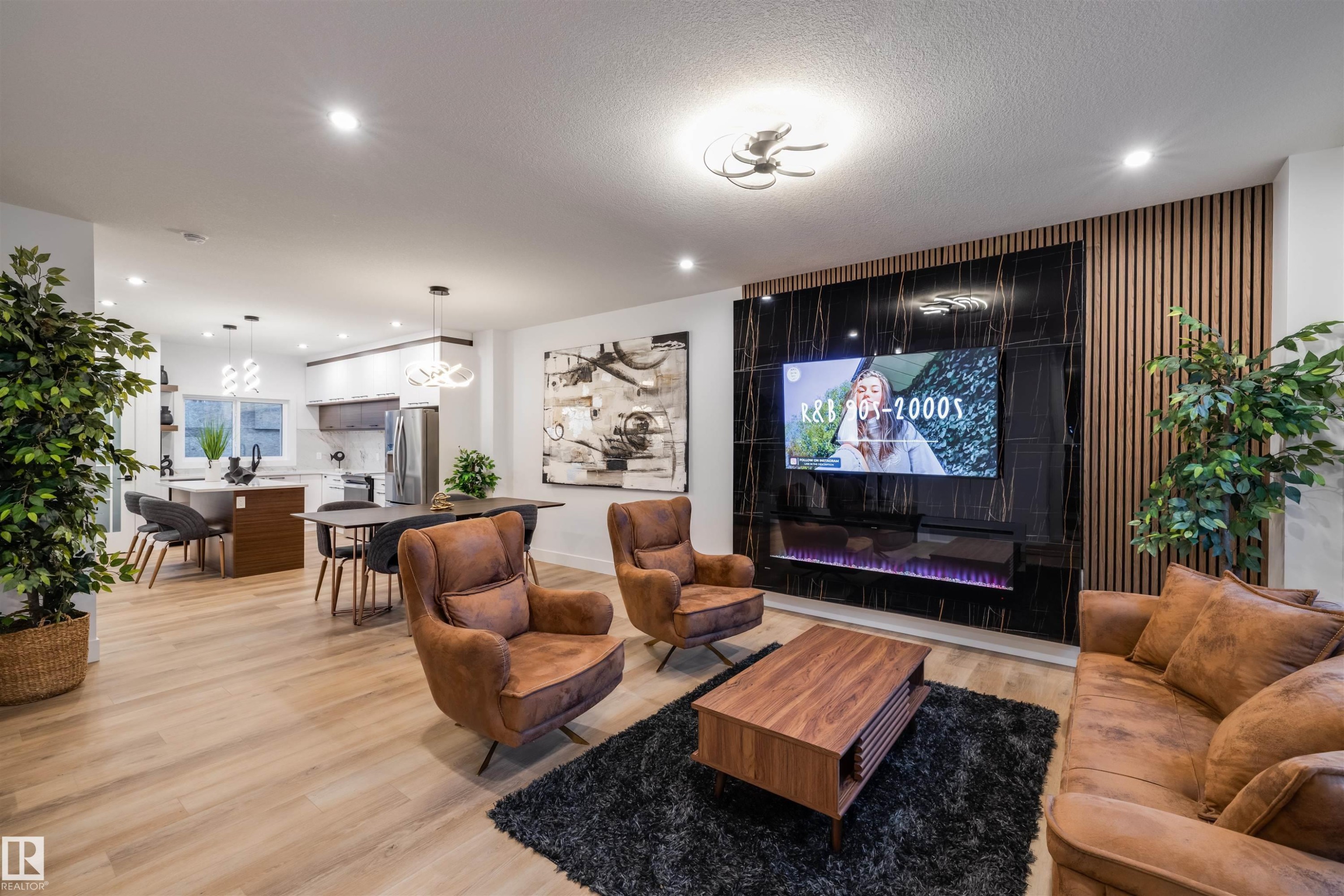 10814 108 Street, Edmonton, AB - Indoor Photo Showing Living Room