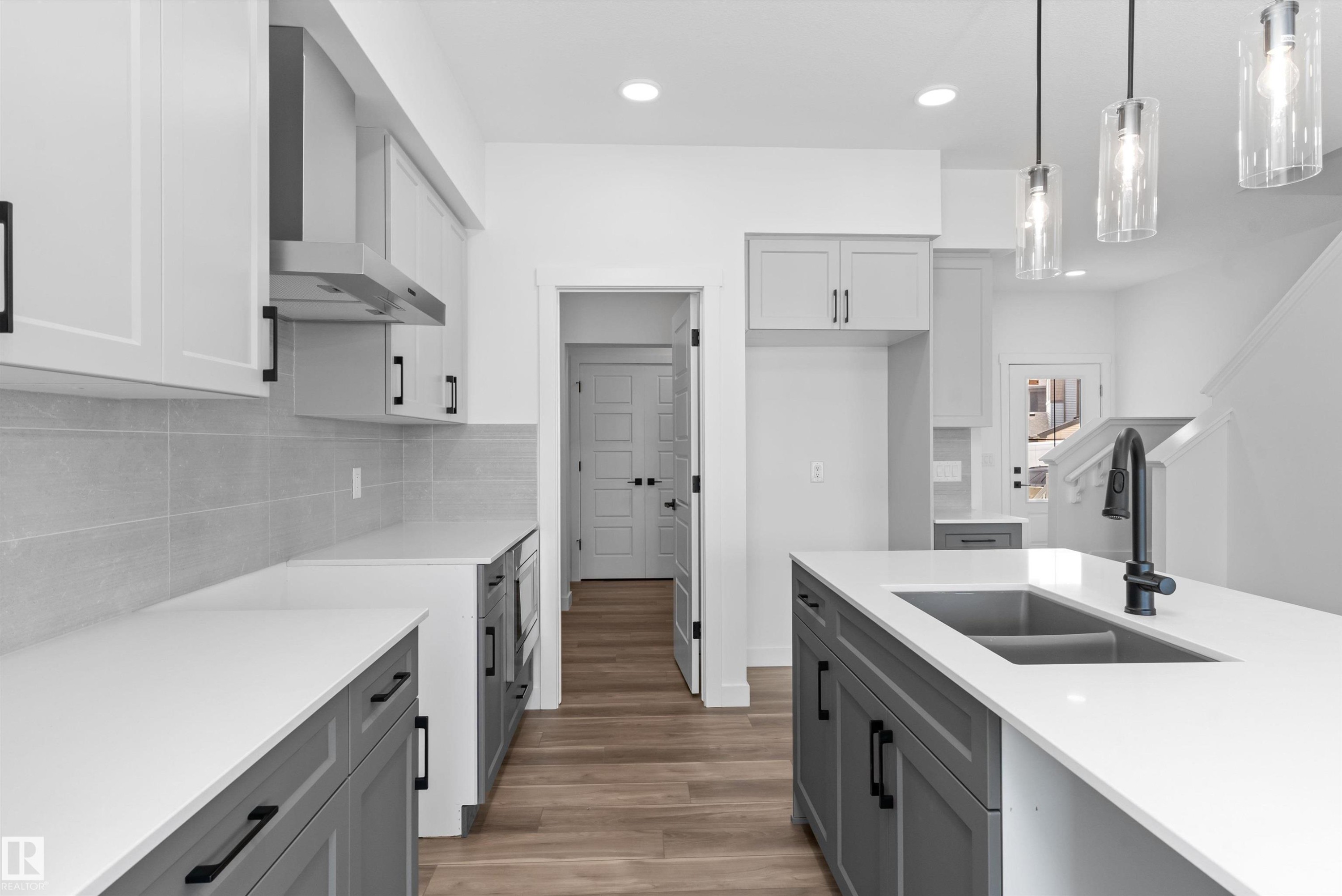 1066 Cristall Crescent Sw, Edmonton, AB - Indoor Photo Showing Kitchen With Double Sink With Upgraded Kitchen