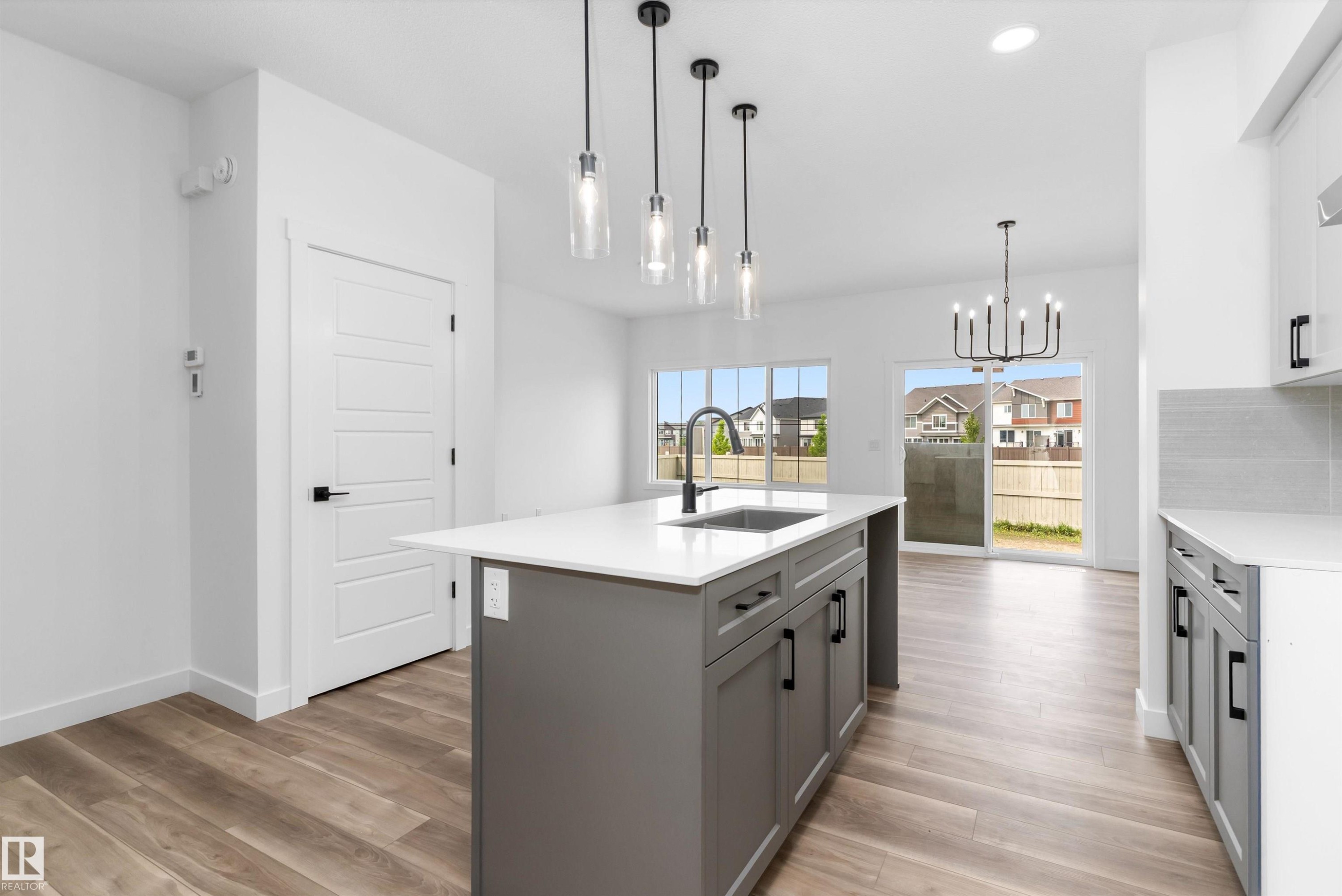 1066 Cristall Crescent Sw, Edmonton, AB - Indoor Photo Showing Kitchen With Upgraded Kitchen