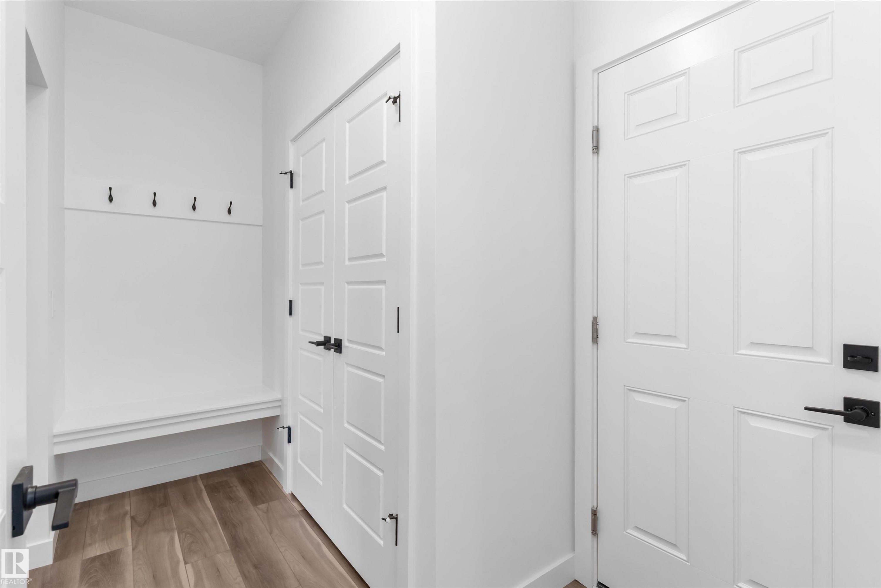1066 Cristall Crescent Sw, Edmonton, AB - Indoor Photo Showing Other Room