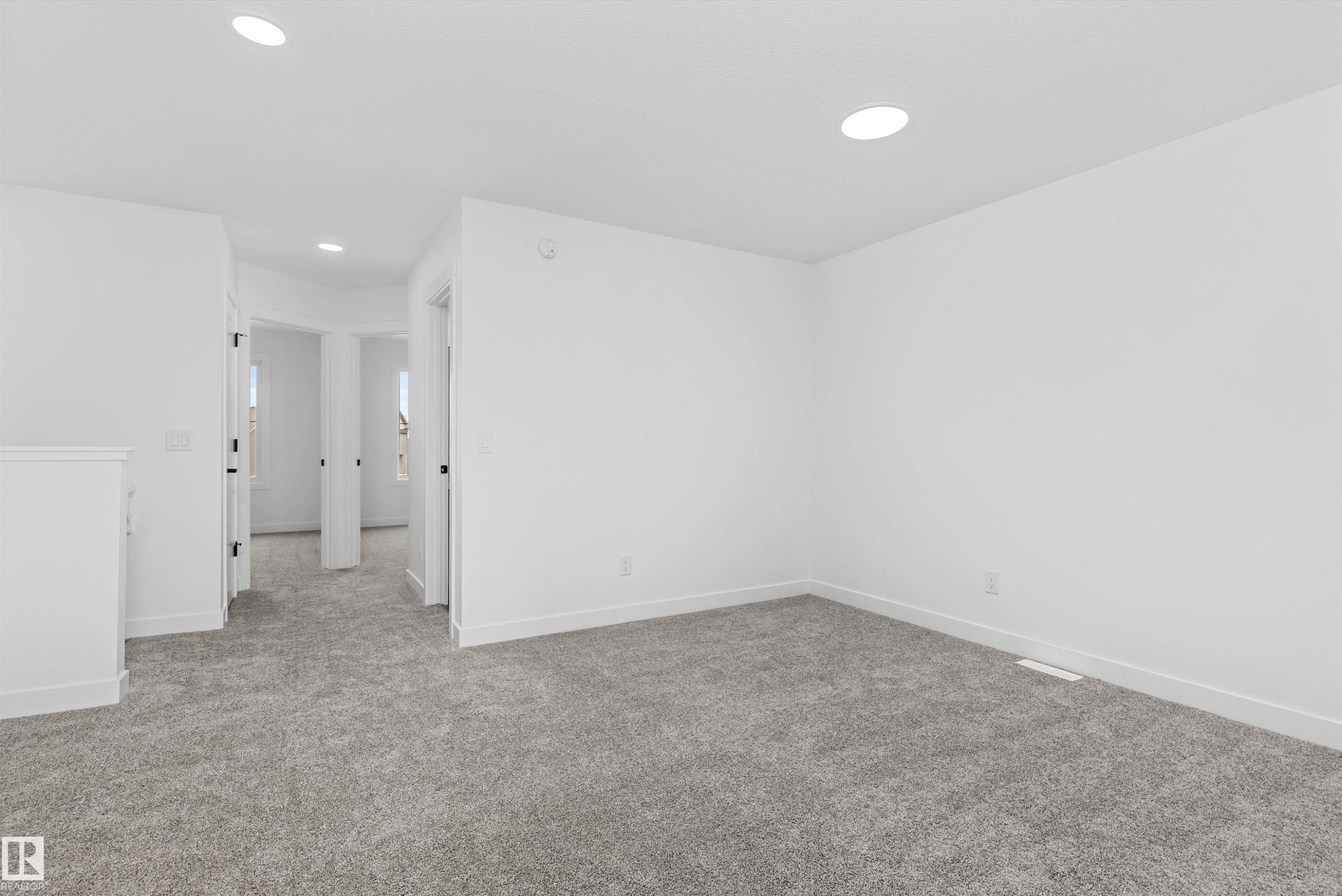 1066 Cristall Crescent Sw, Edmonton, AB - Indoor Photo Showing Other Room