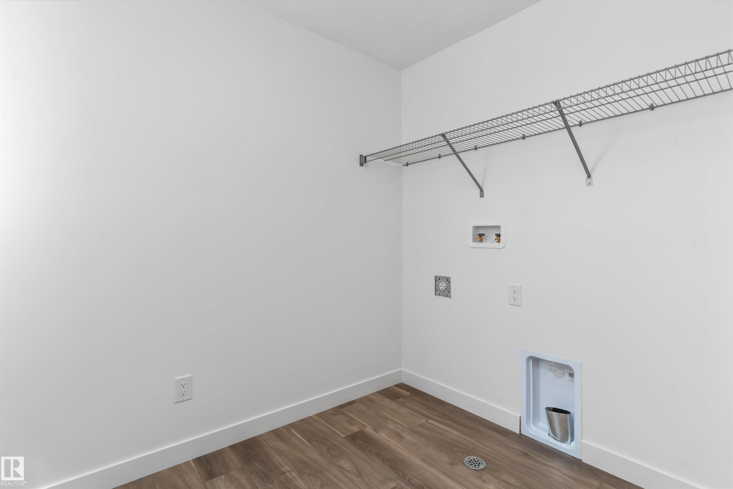 1066 Cristall Crescent Sw, Edmonton, AB - Indoor With Storage