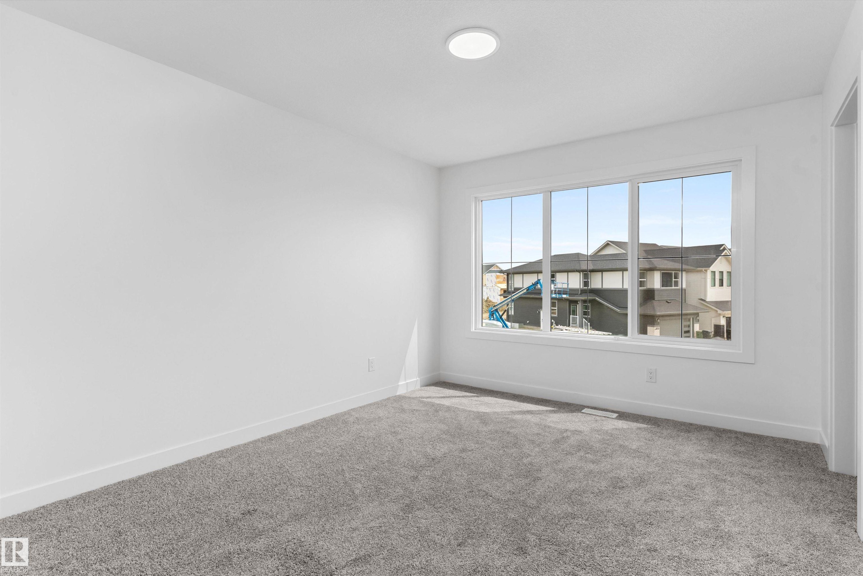 1066 Cristall Crescent Sw, Edmonton, AB - Indoor Photo Showing Other Room