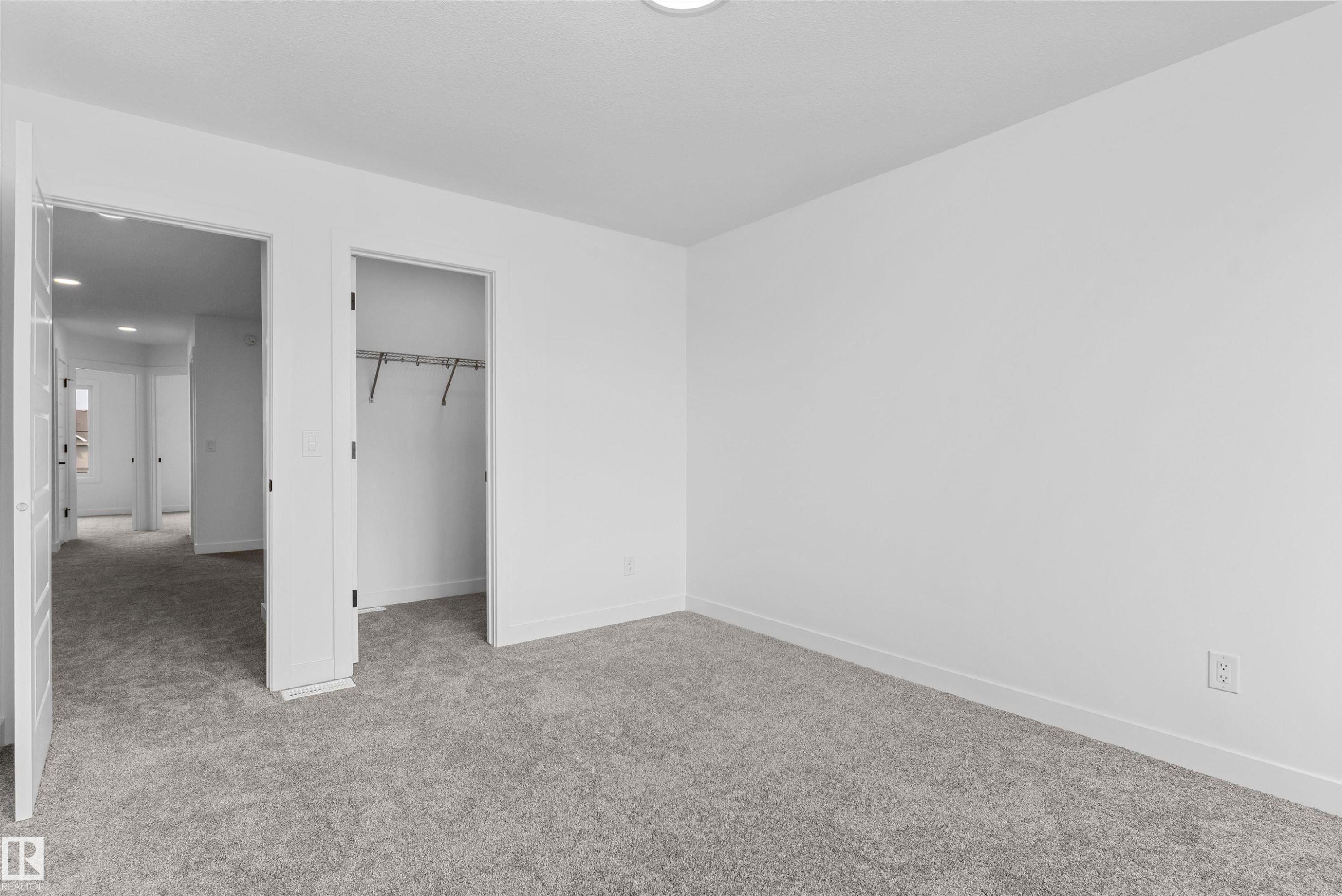 1066 Cristall Crescent Sw, Edmonton, AB - Indoor Photo Showing Other Room