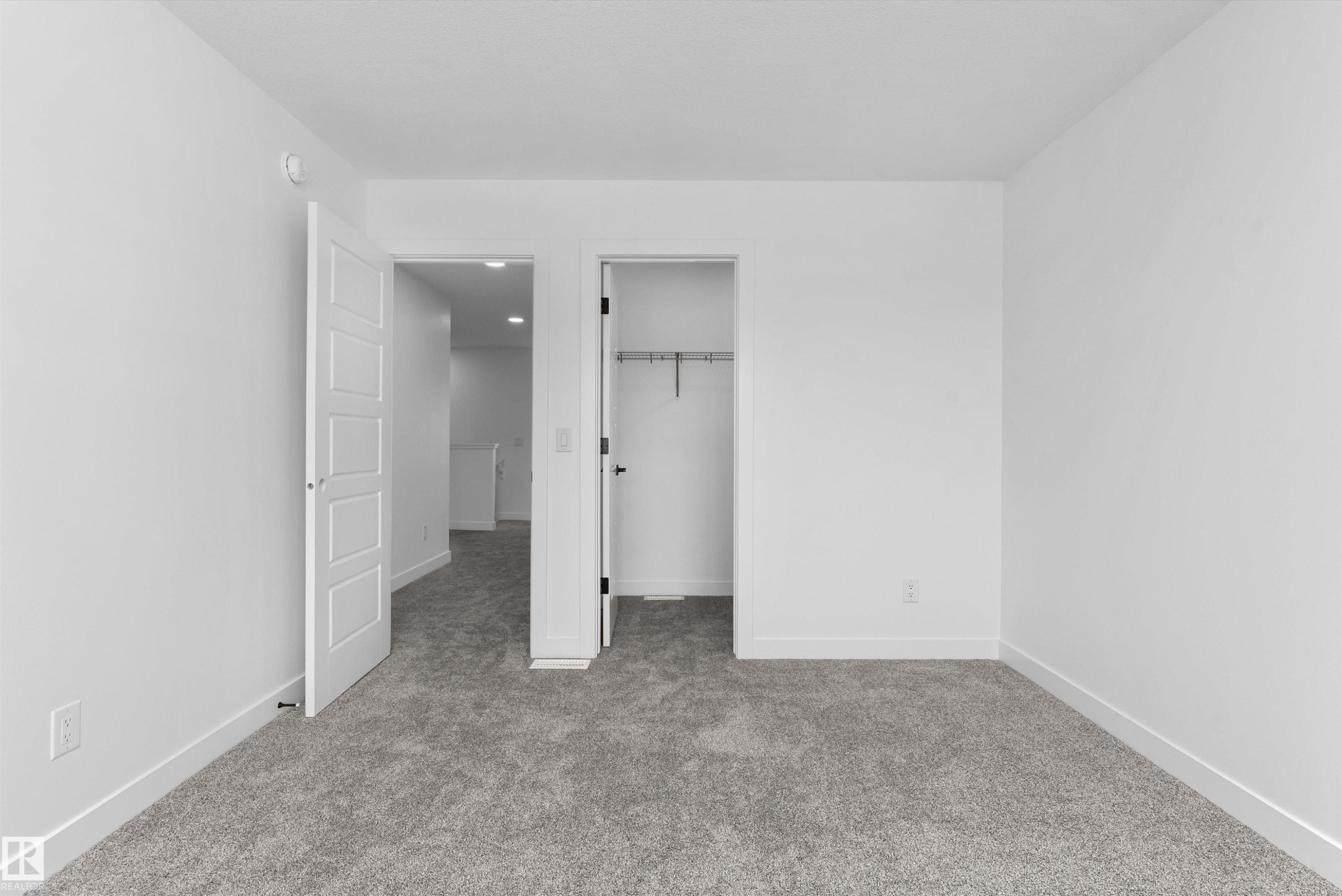 1066 Cristall Crescent Sw, Edmonton, AB - Indoor Photo Showing Other Room