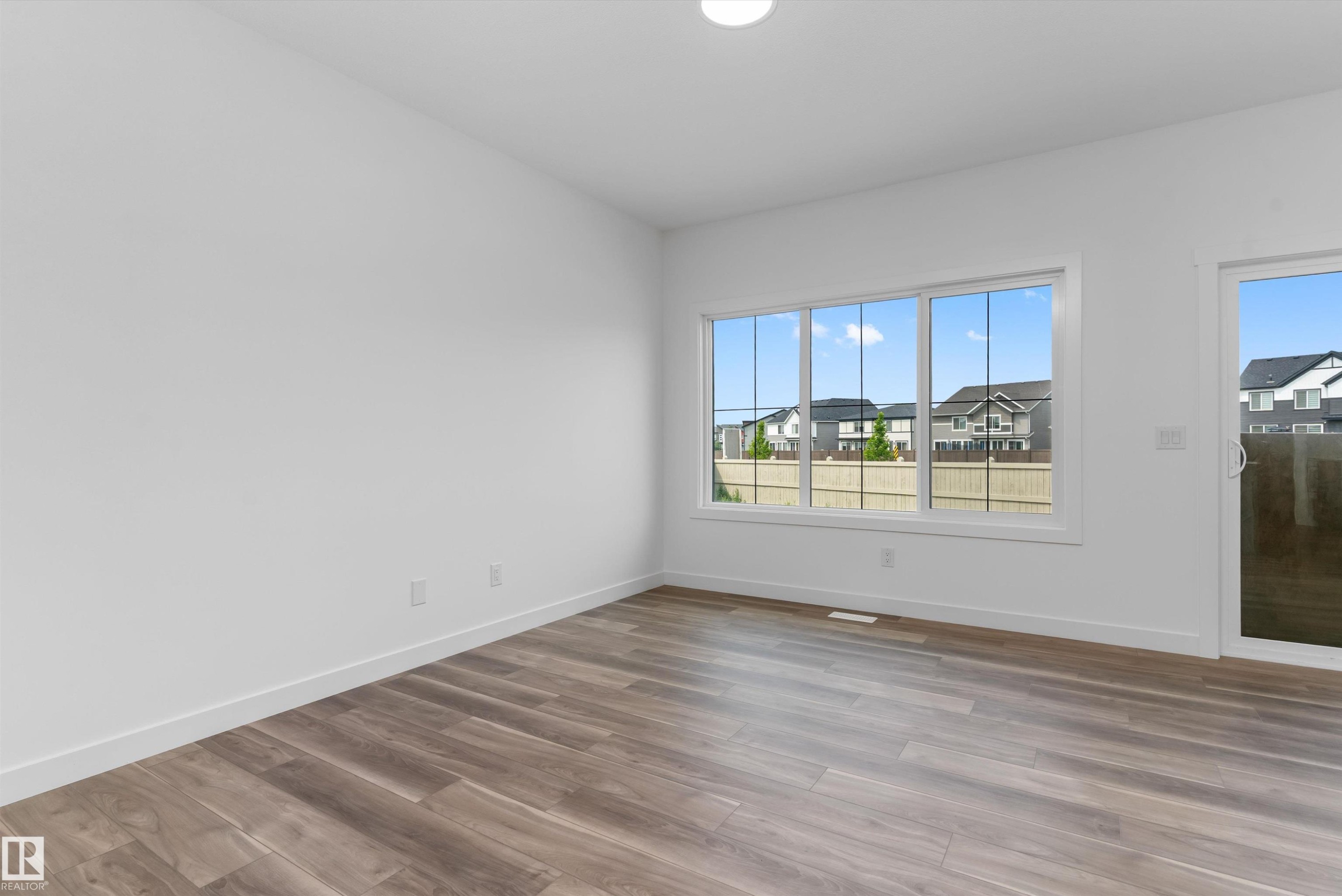 1066 Cristall Crescent Sw, Edmonton, AB - Indoor Photo Showing Other Room
