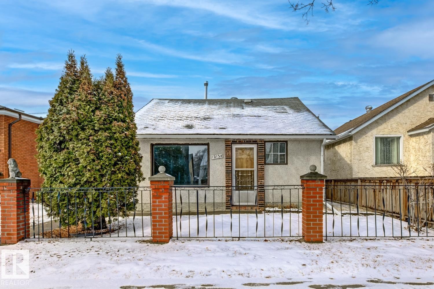 12134 96 Street Nw, Edmonton, AB - Outdoor