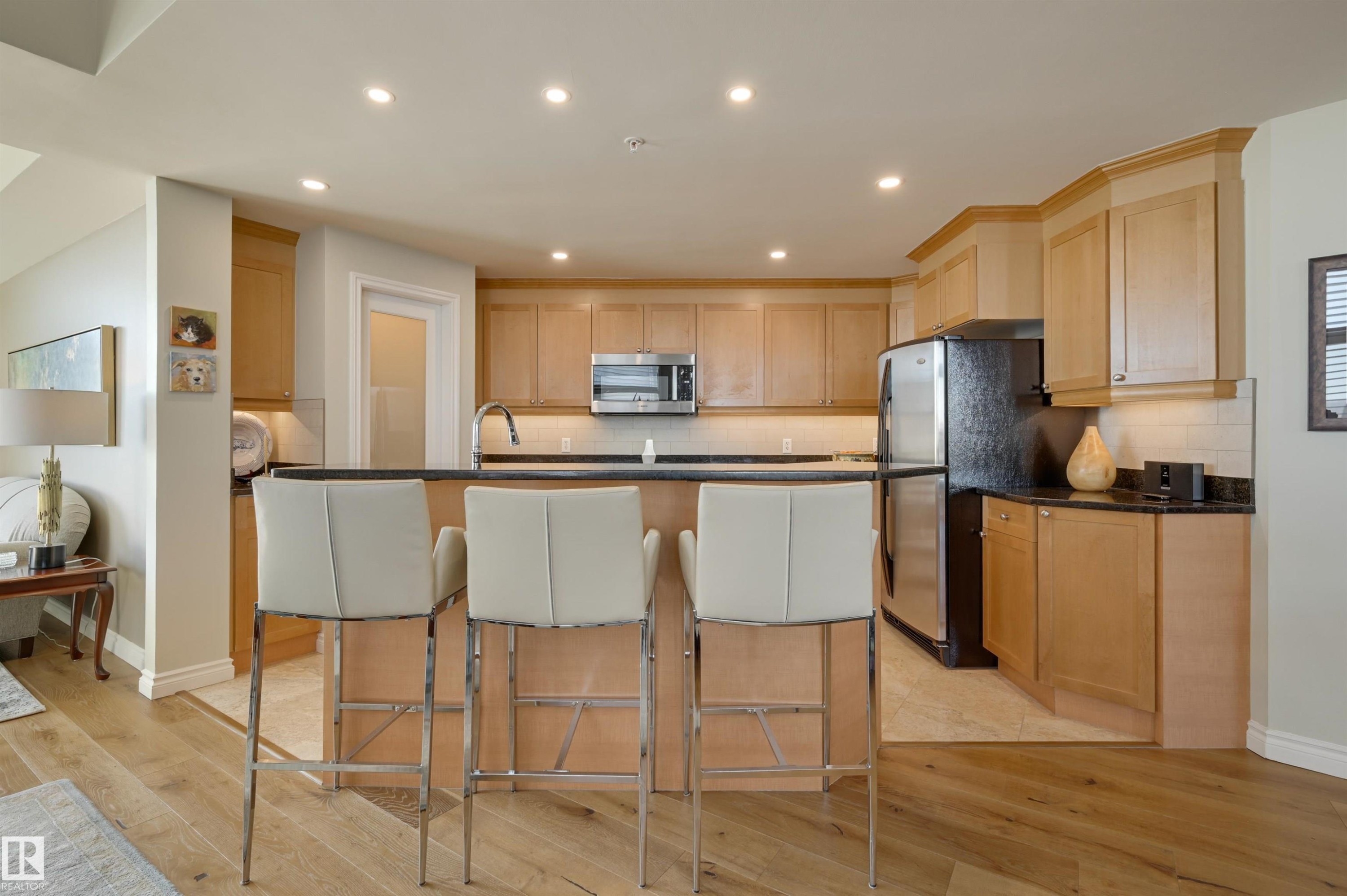 1003 9020 Jasper Avenue, Edmonton, AB - Indoor Photo Showing Kitchen