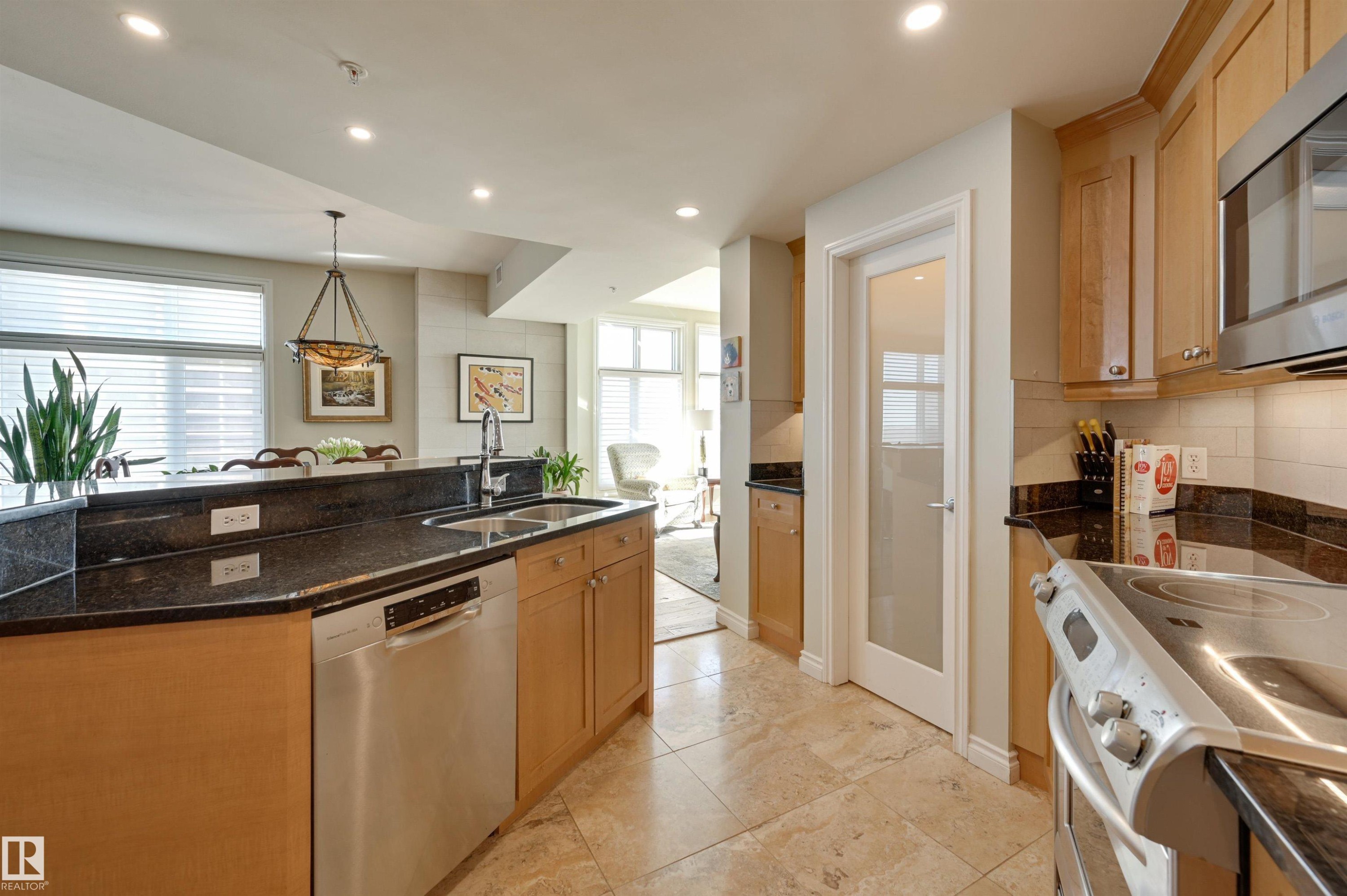1003 9020 Jasper Avenue, Edmonton, AB - Indoor Photo Showing Kitchen With Double Sink