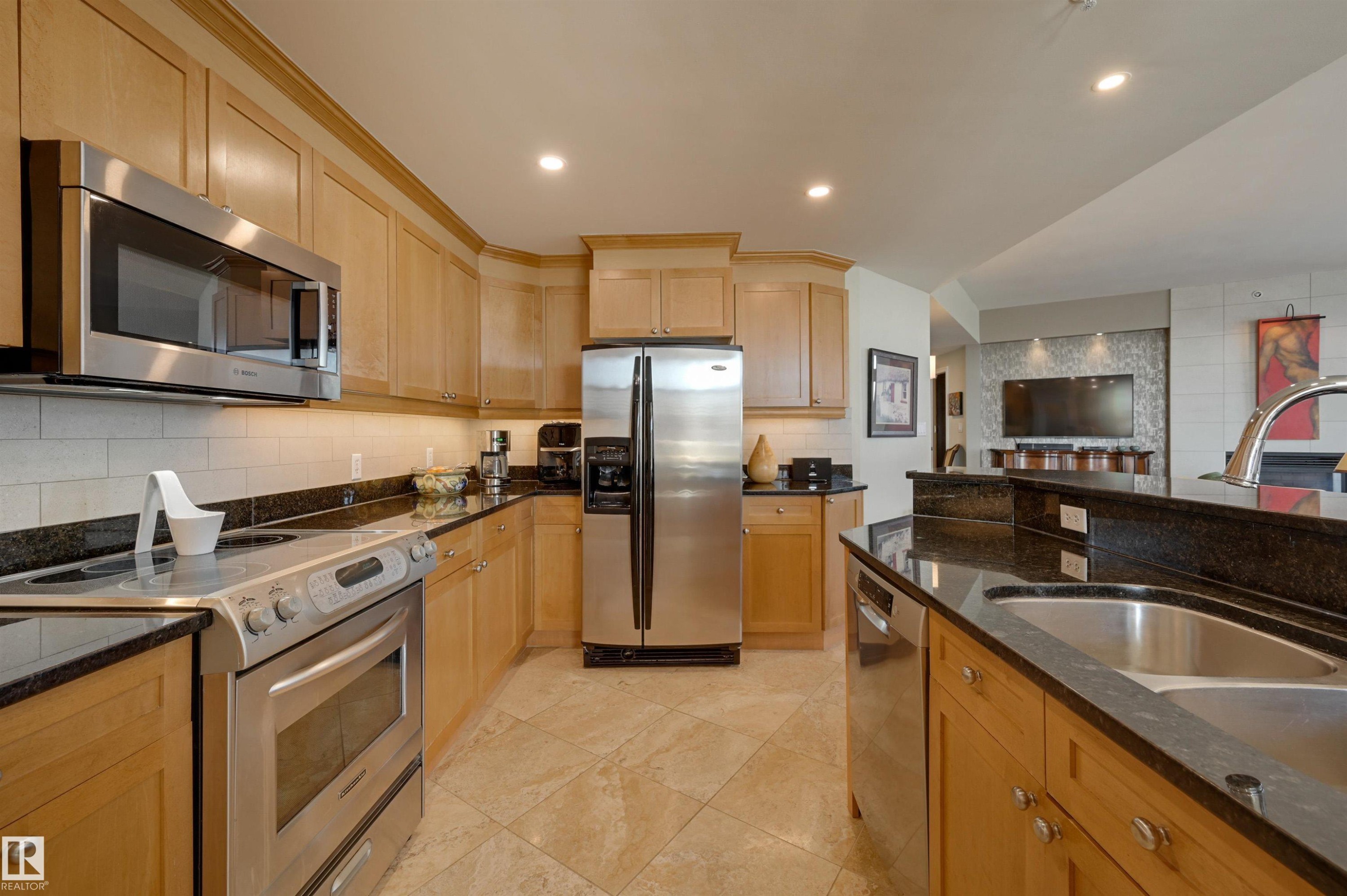 1003 9020 Jasper Avenue, Edmonton, AB - Indoor Photo Showing Kitchen