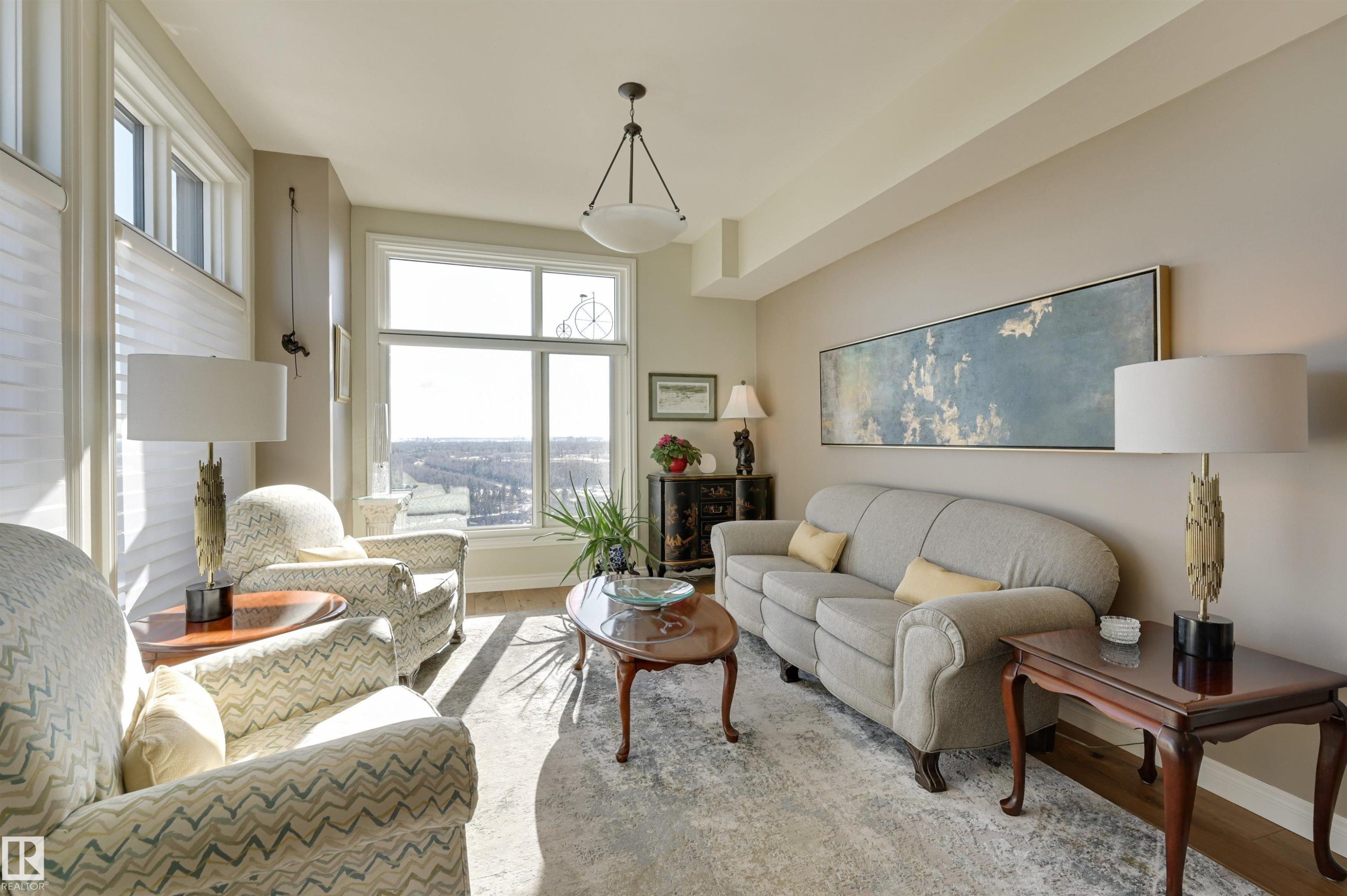 1003 9020 Jasper Avenue, Edmonton, AB - Indoor Photo Showing Living Room