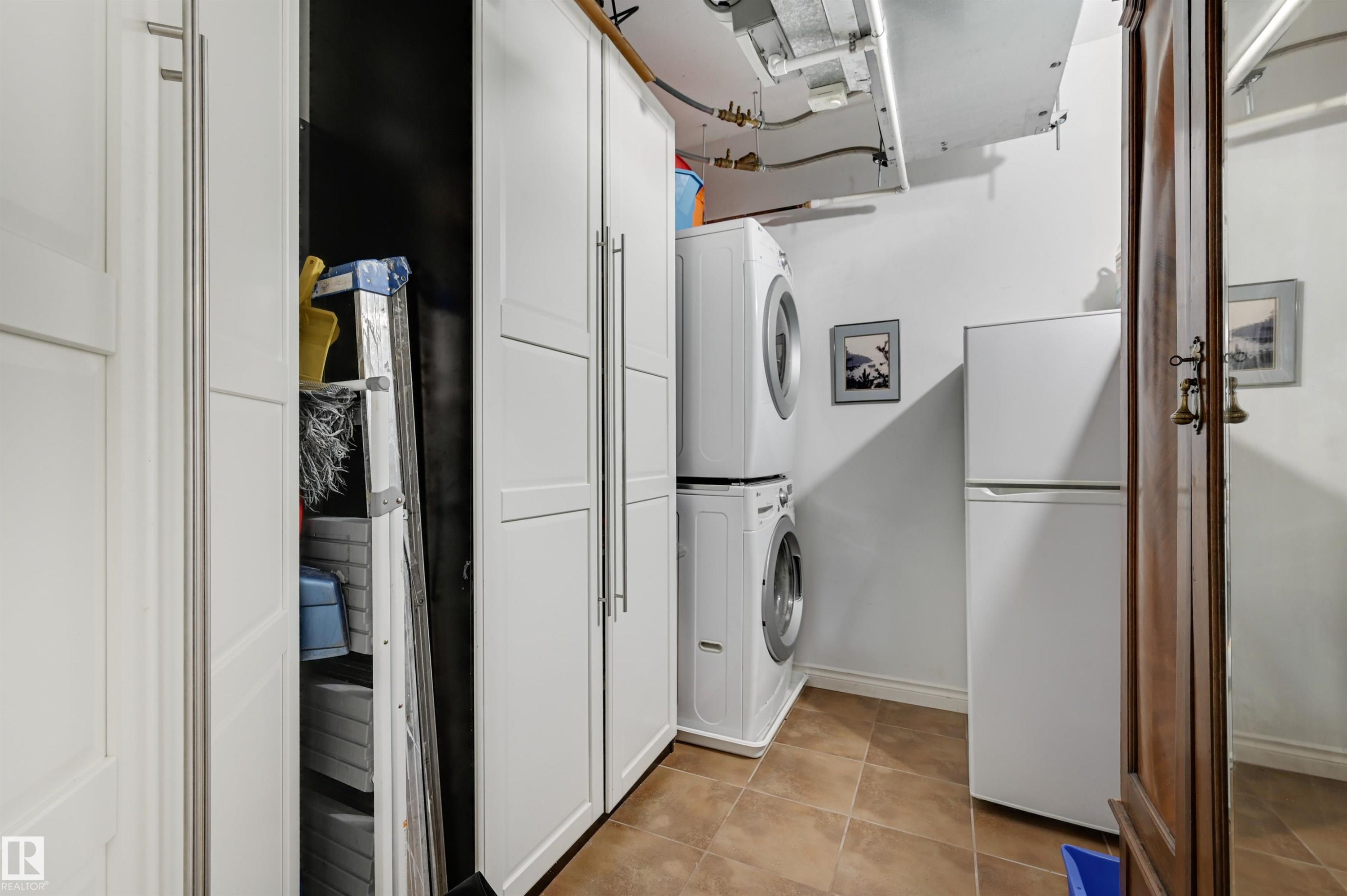 1003 9020 Jasper Avenue, Edmonton, AB - Indoor Photo Showing Laundry Room