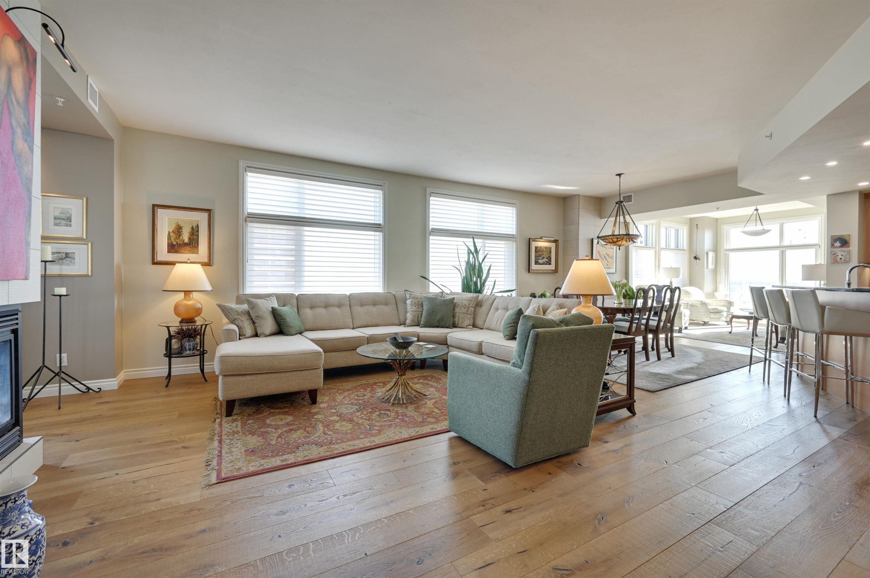 1003 9020 Jasper Avenue, Edmonton, AB - Indoor Photo Showing Living Room