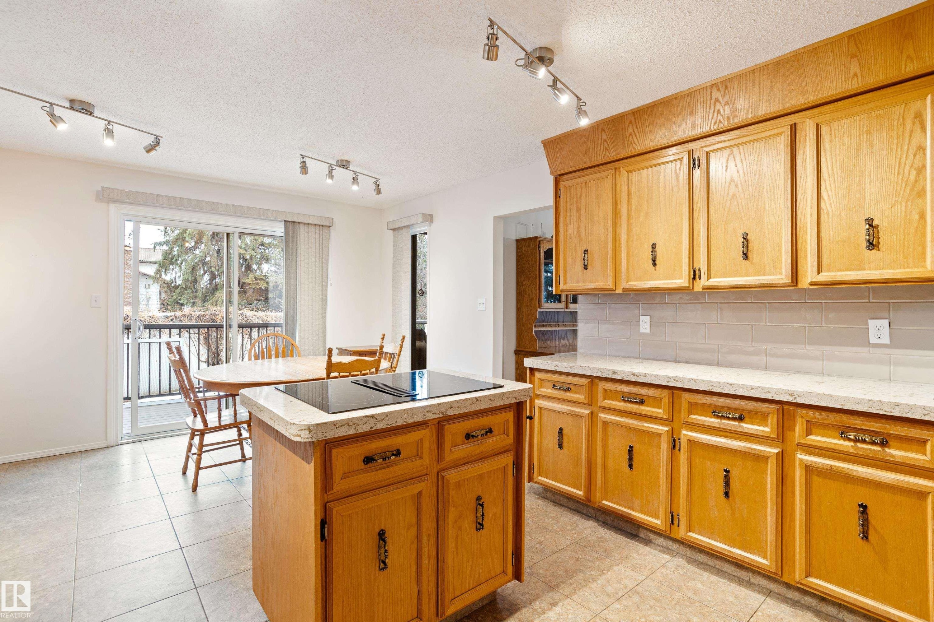 258 Greenoch Crescent, Edmonton, AB - Indoor Photo Showing Kitchen